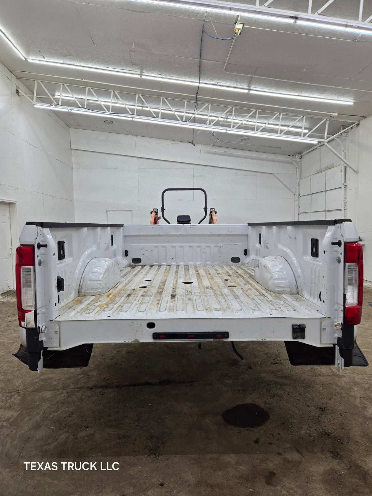 2017-2022 Ford Super Duty F350 F450 F550 8' Dually Bed - Oxford white