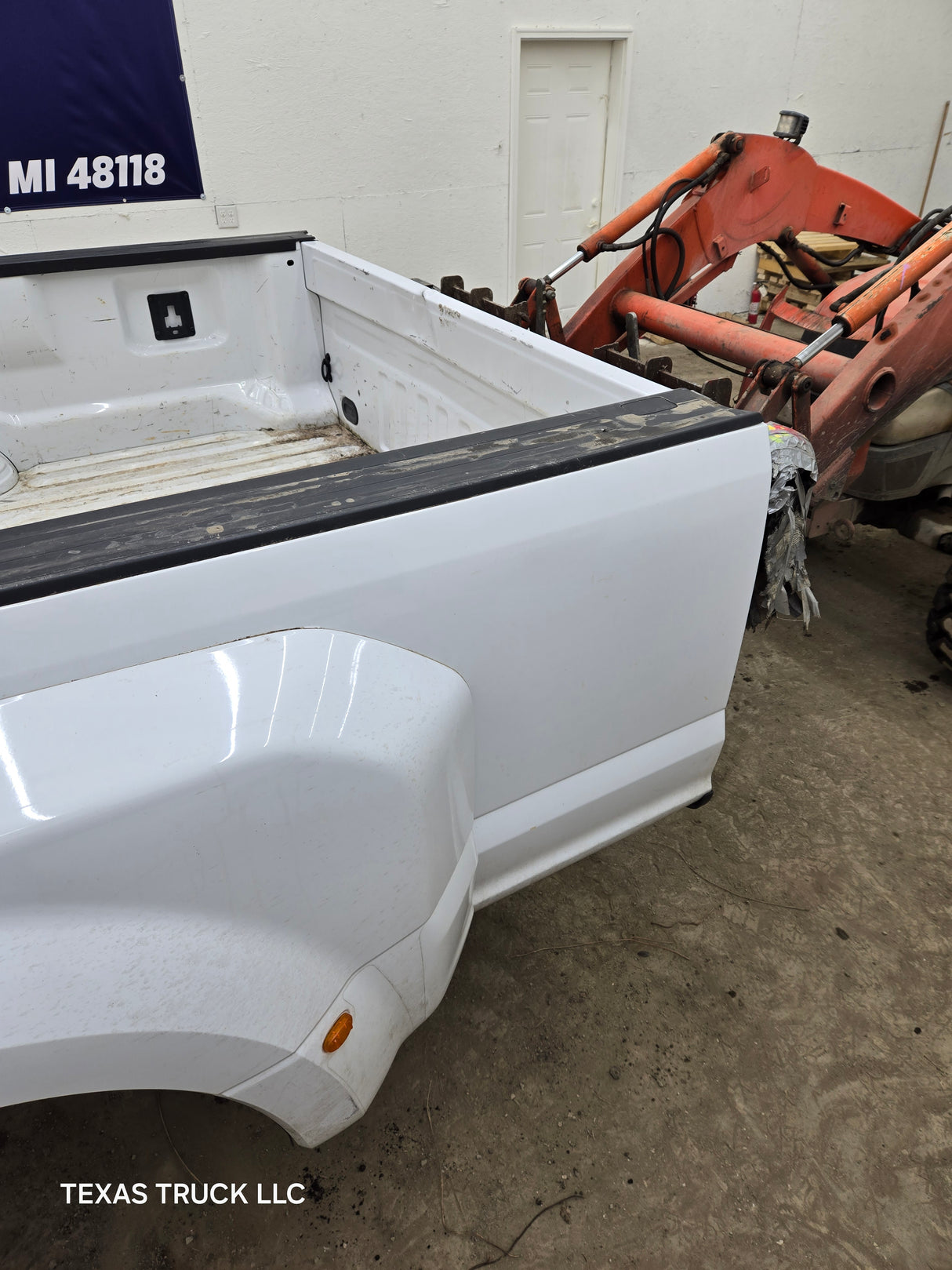 2017-2022 Ford Super Duty F350 F450 F550 8' Dually Bed - Oxford white