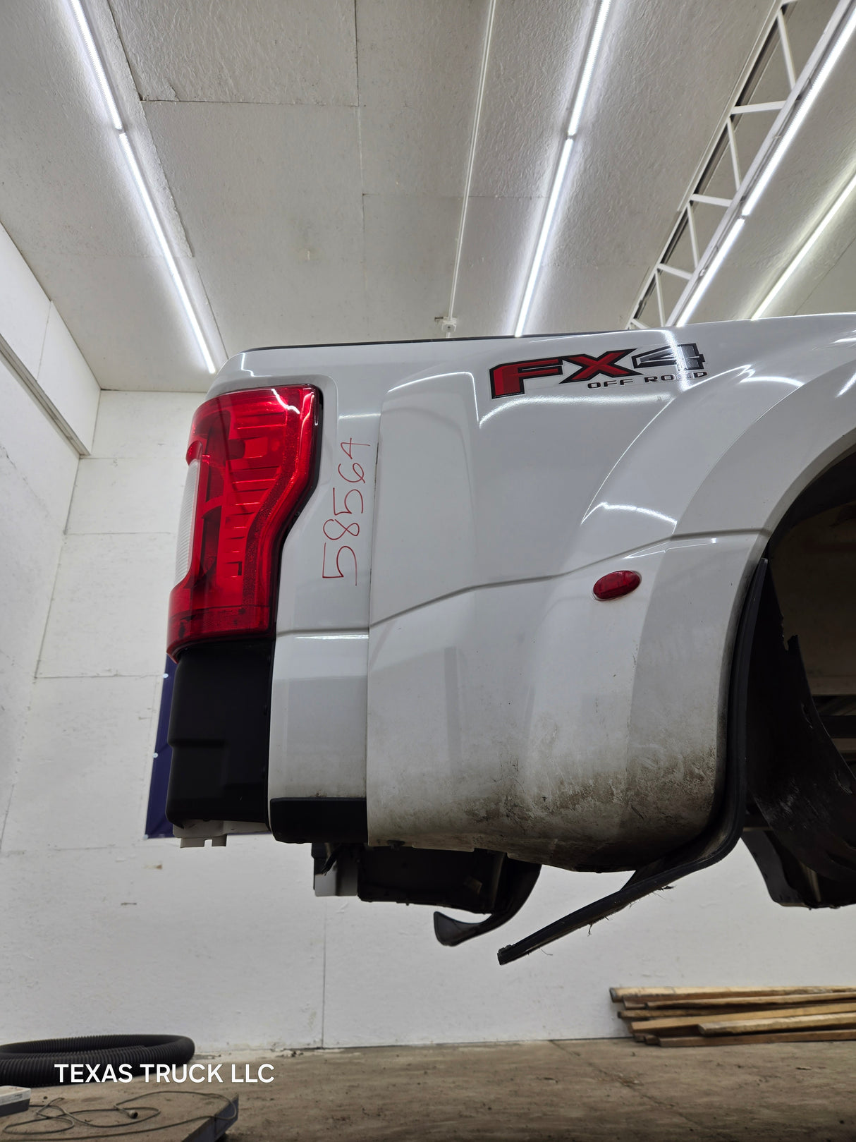 2017-2022 Ford Super Duty F350 F450 F550 8' Dually Bed - Oxford white