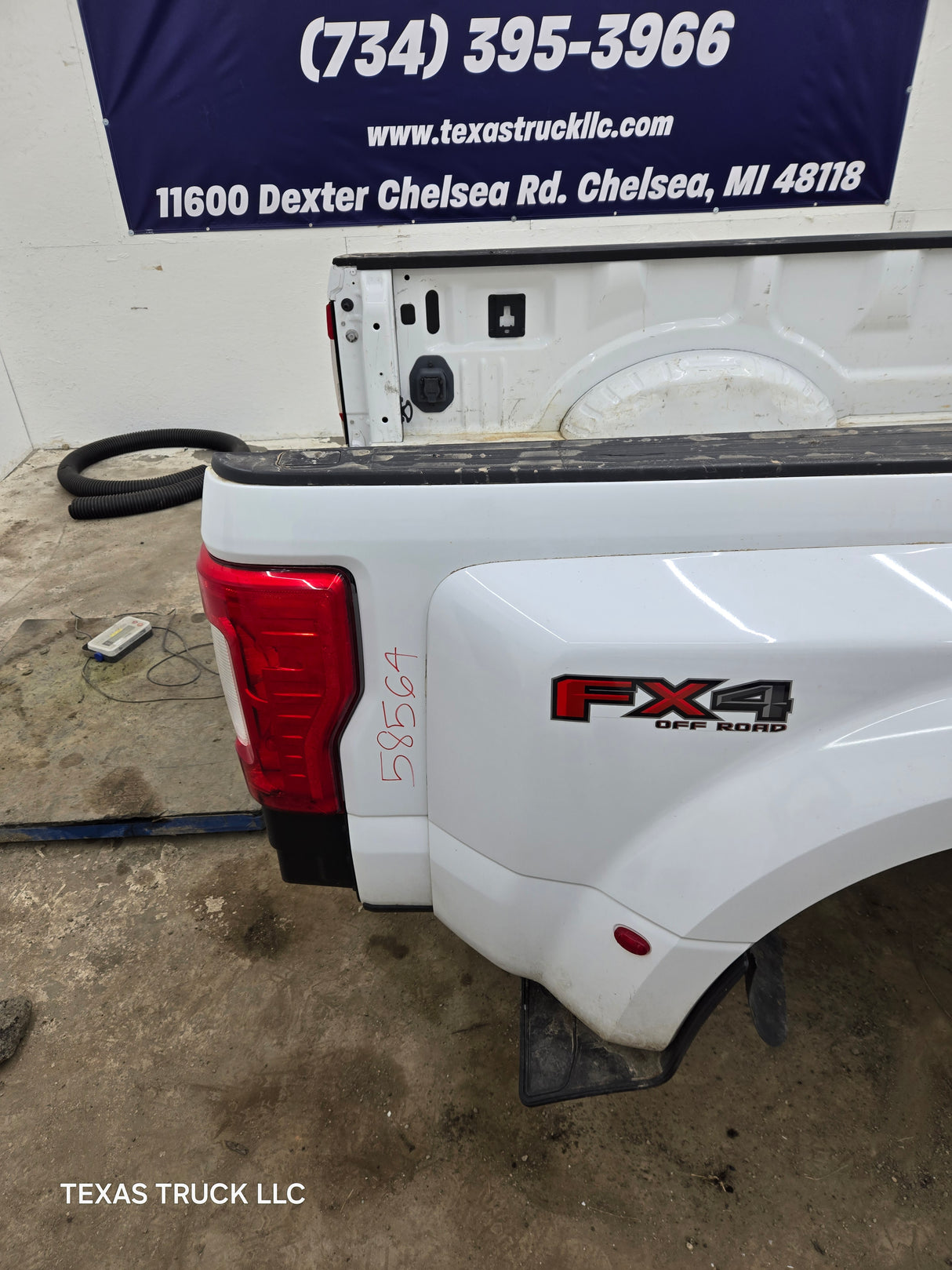 2017-2022 Ford Super Duty F350 F450 F550 8' Dually Bed - Oxford white