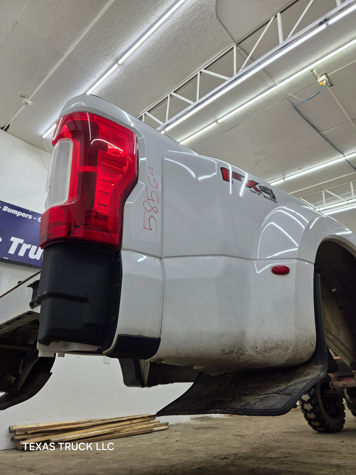 2017-2022 Ford Super Duty F350 F450 F550 8' Dually Bed - Oxford white
