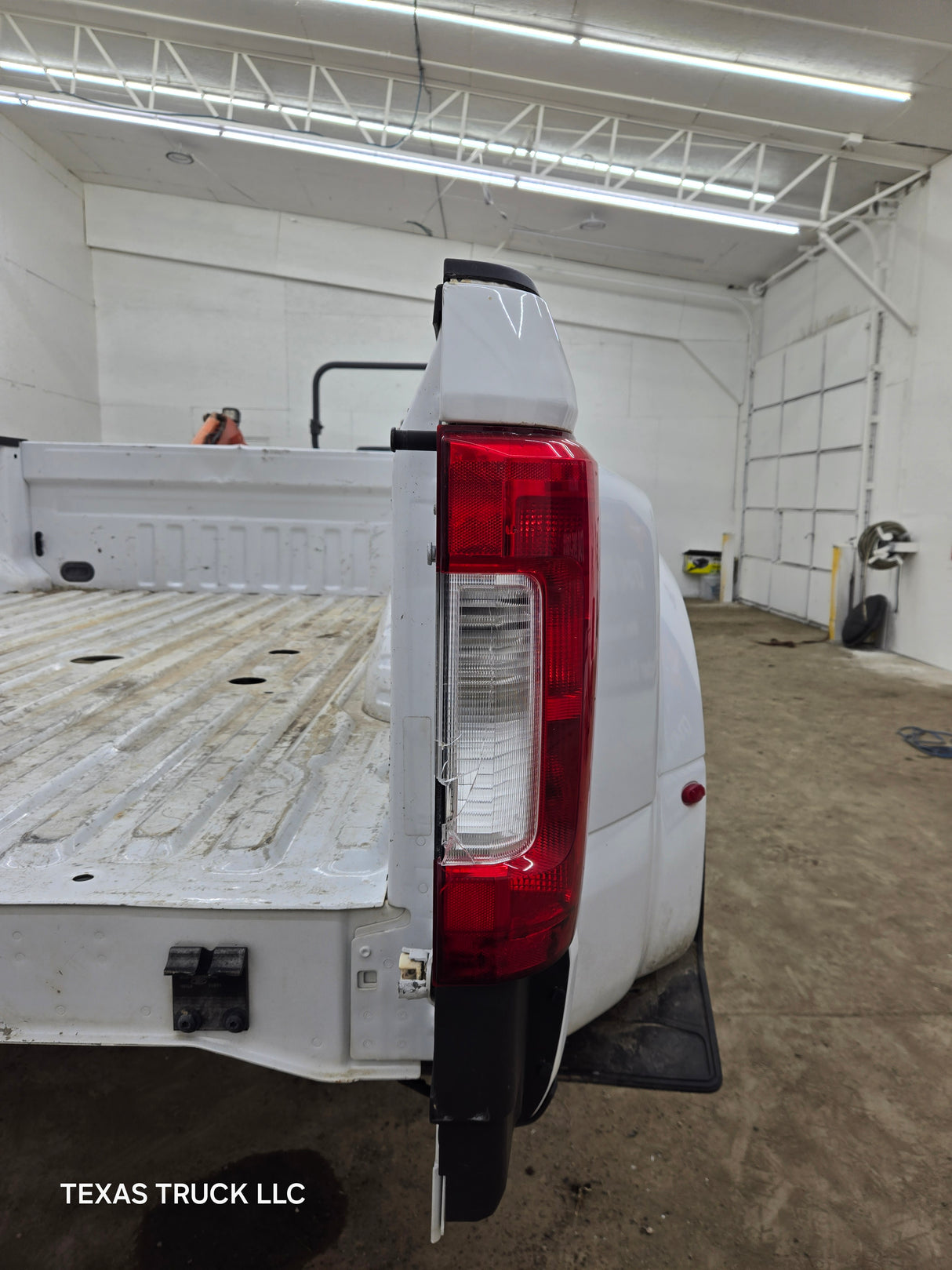 2017-2022 Ford Super Duty F350 F450 F550 8' Dually Bed - Oxford white