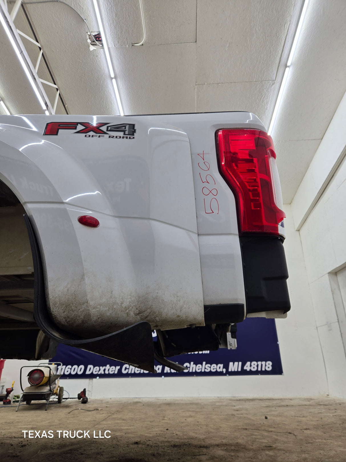 2017-2022 Ford Super Duty F350 F450 F550 8' Dually Bed - Oxford white
