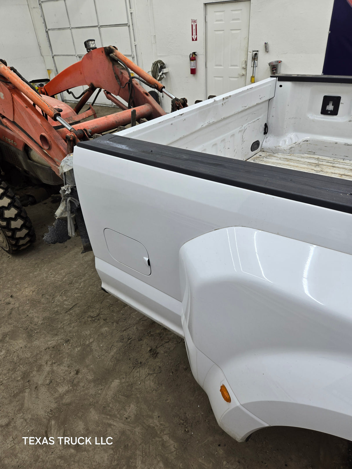 2017-2022 Ford Super Duty F350 F450 F550 8' Dually Bed - Oxford white