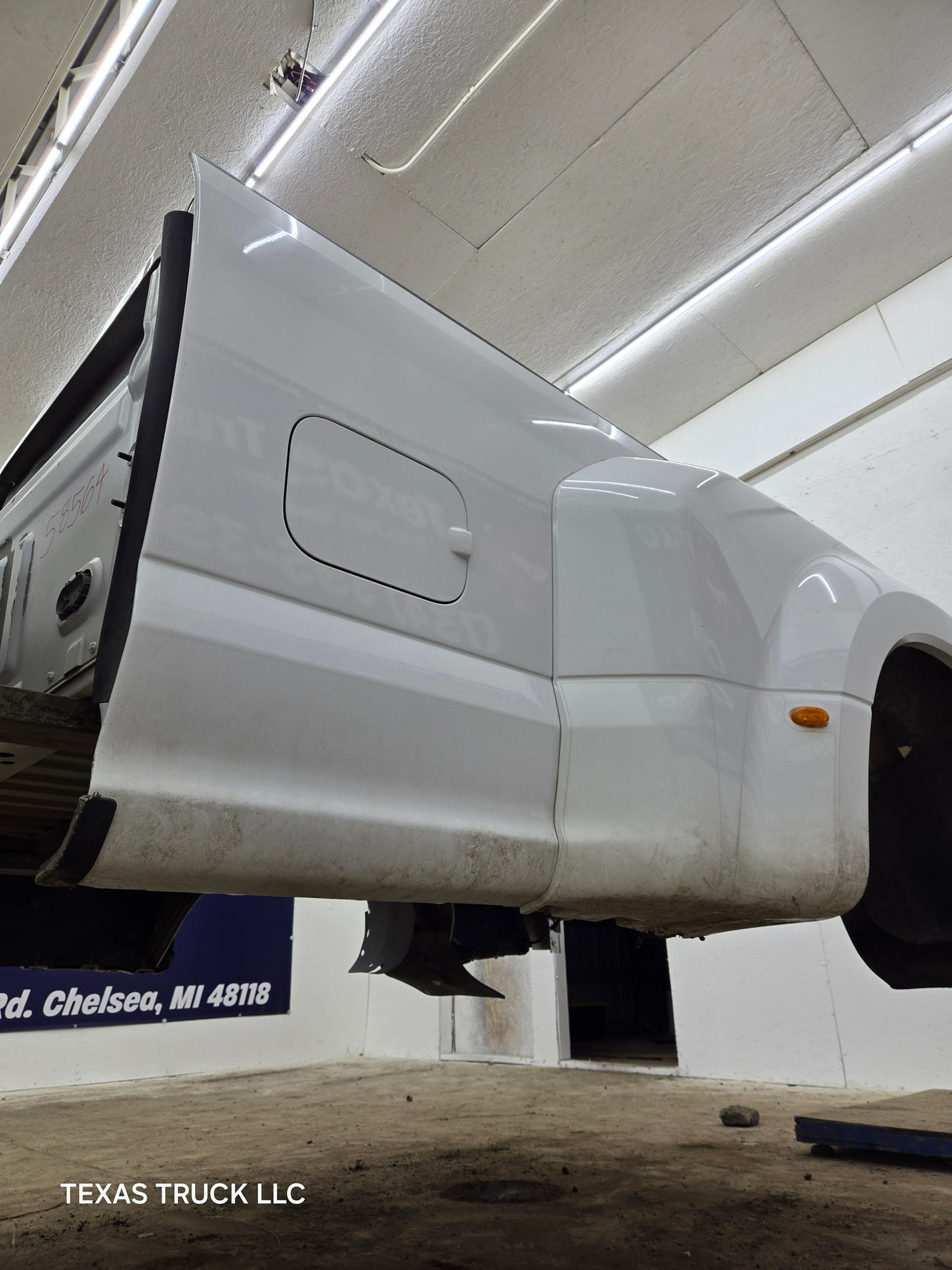 2017-2022 Ford Super Duty F350 F450 F550 8' Dually Bed - Oxford white