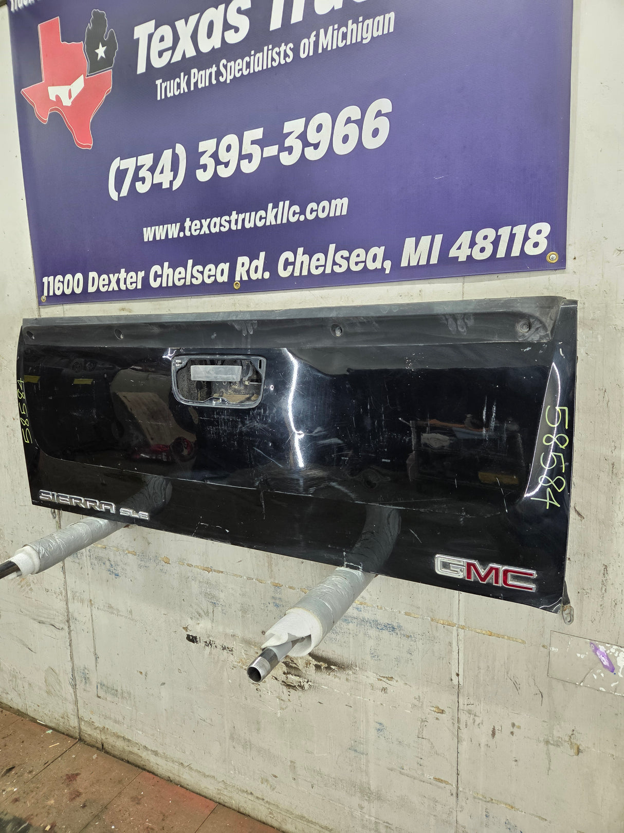 2007-2013 Chevrolet Silverado / GMC Sierra 1500 2500 3500 HD Tailgate