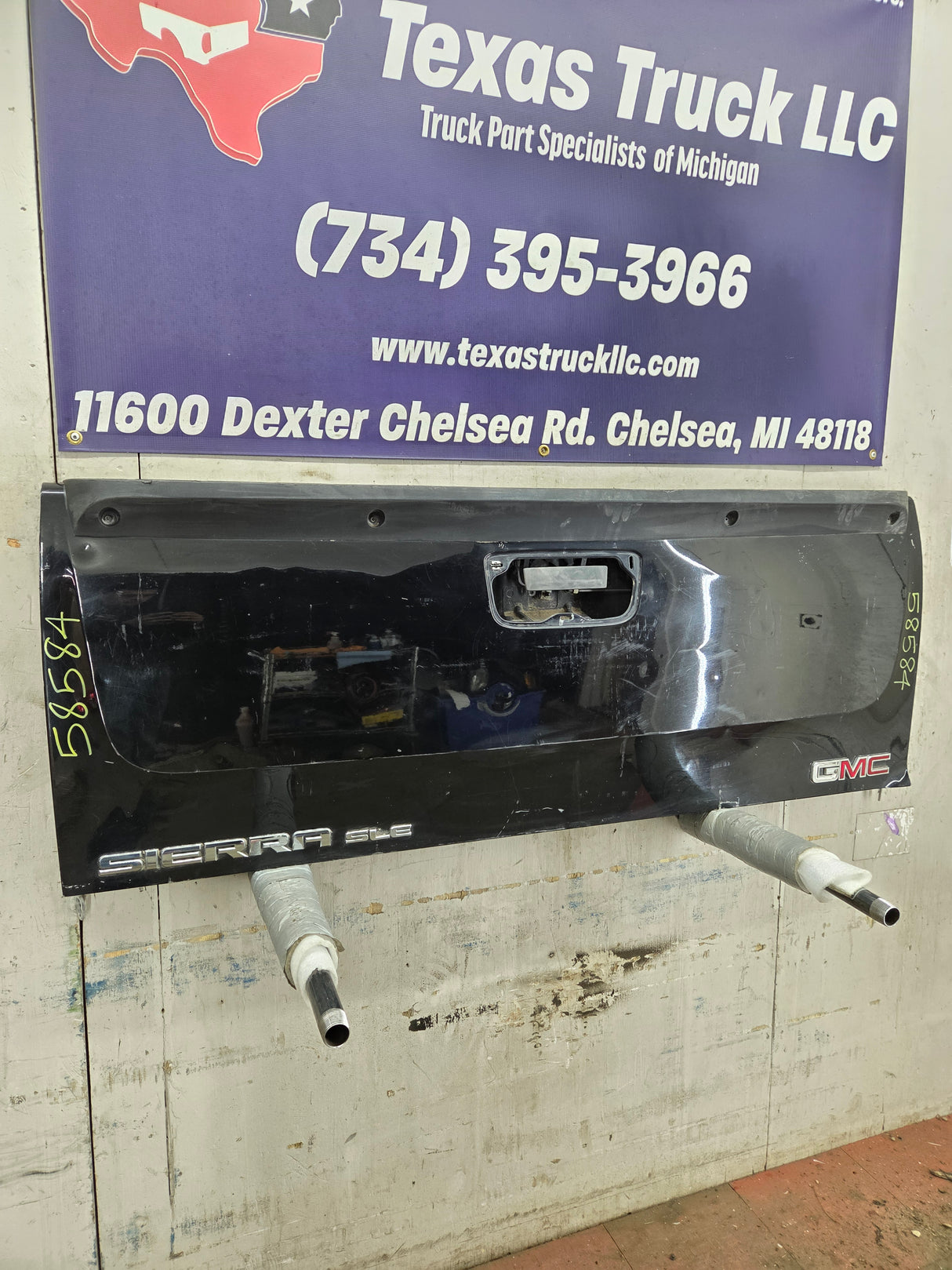 2007-2013 Chevrolet Silverado / GMC Sierra 1500 2500 3500 HD Tailgate