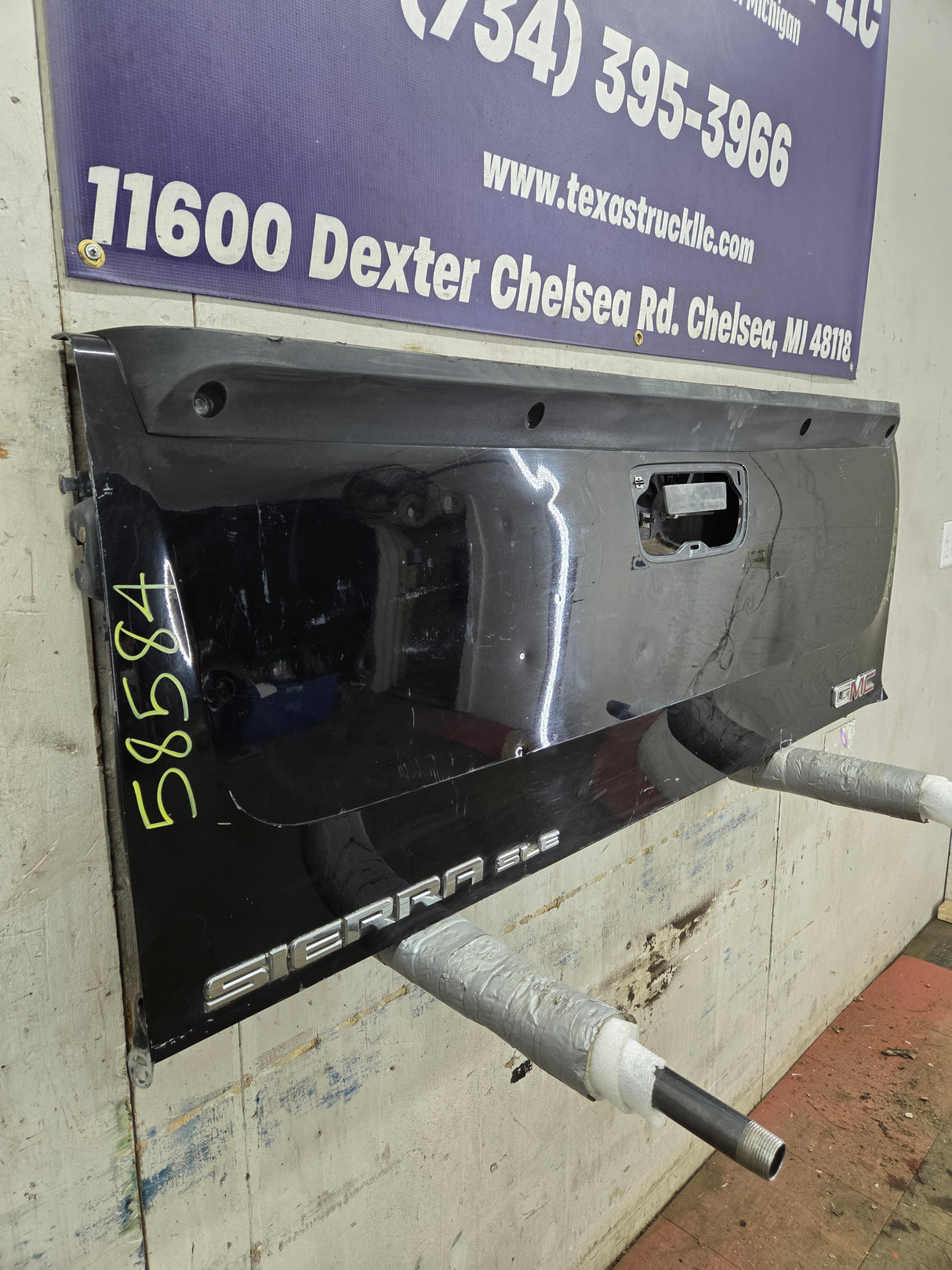 2007-2013 Chevrolet Silverado / GMC Sierra 1500 2500 3500 HD Tailgate