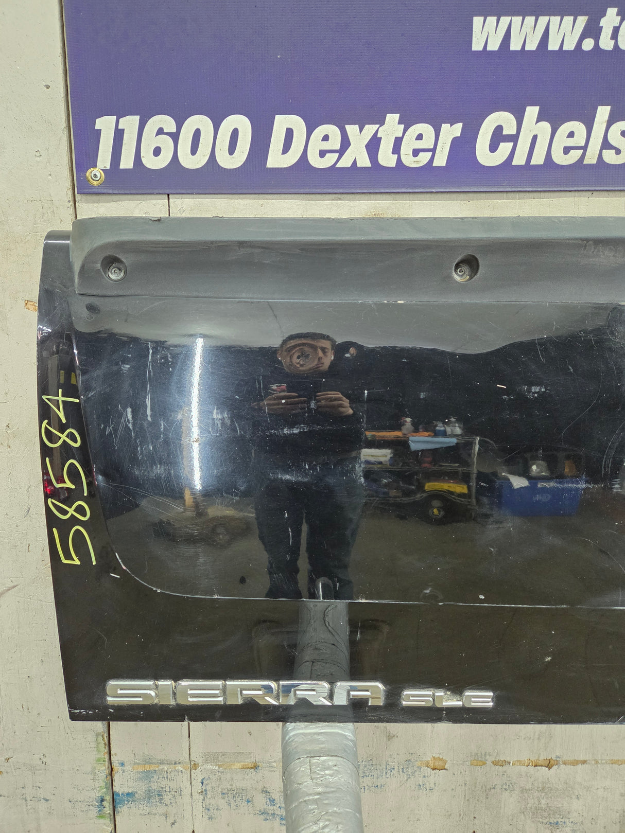 2007-2013 Chevrolet Silverado / GMC Sierra 1500 2500 3500 HD Tailgate