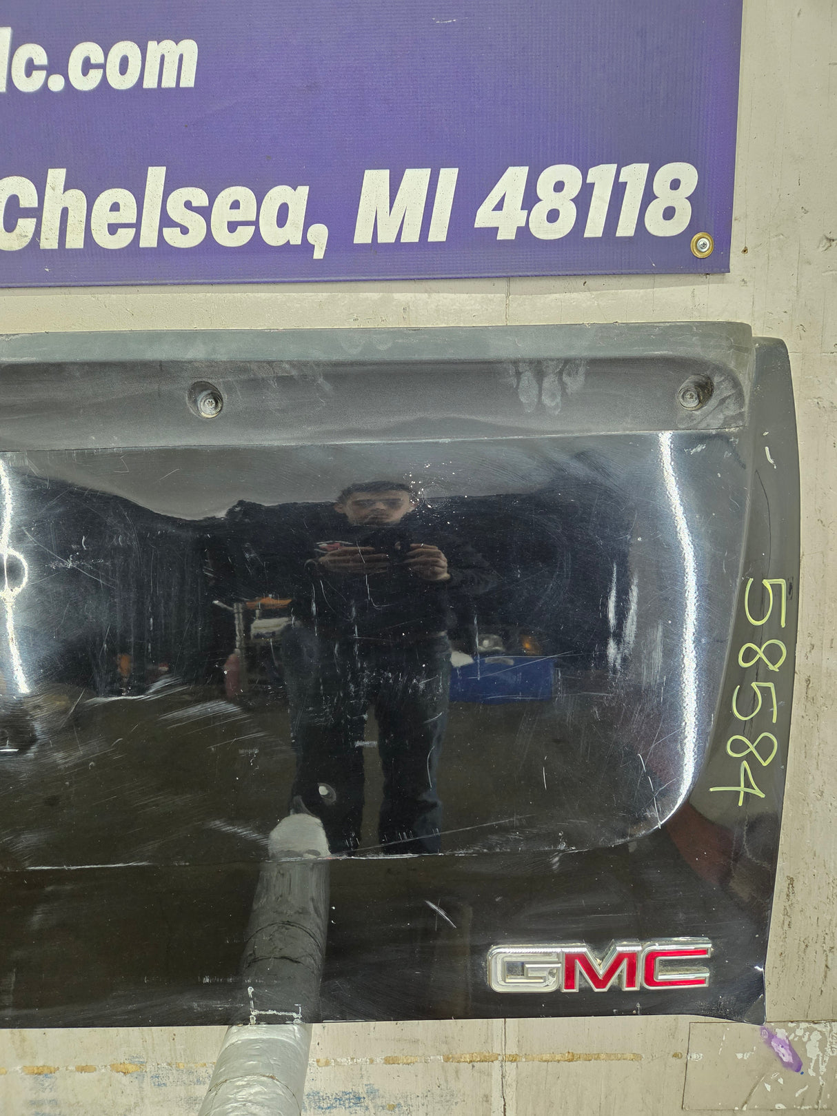 2007-2013 Chevrolet Silverado / GMC Sierra 1500 2500 3500 HD Tailgate