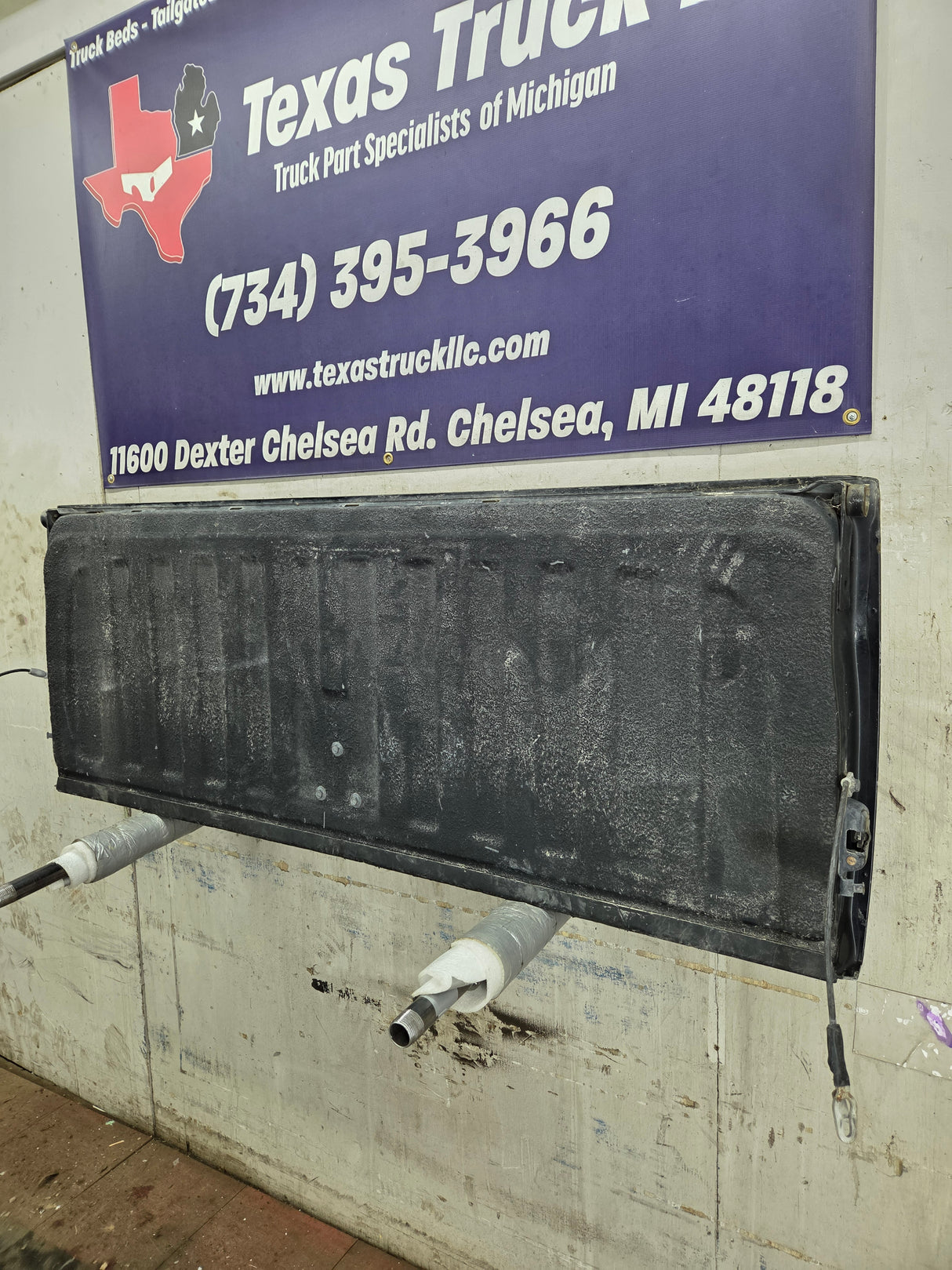 2007-2013 Chevrolet Silverado / GMC Sierra 1500 2500 3500 HD Tailgate