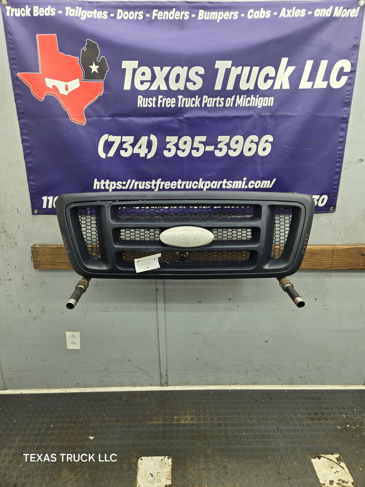 2004-2008 Ford F150 Grill XL - Black *DAMAGE