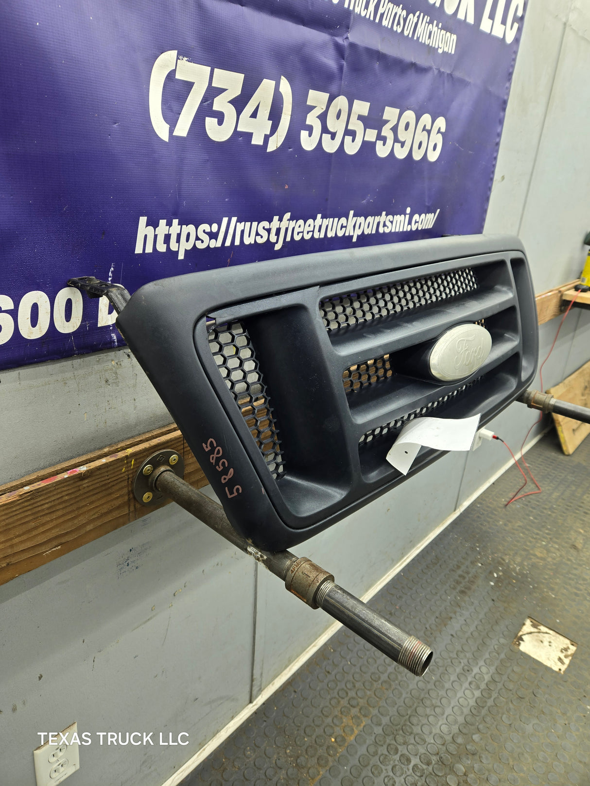2004-2008 Ford F150 Grill XL - Black *DAMAGE