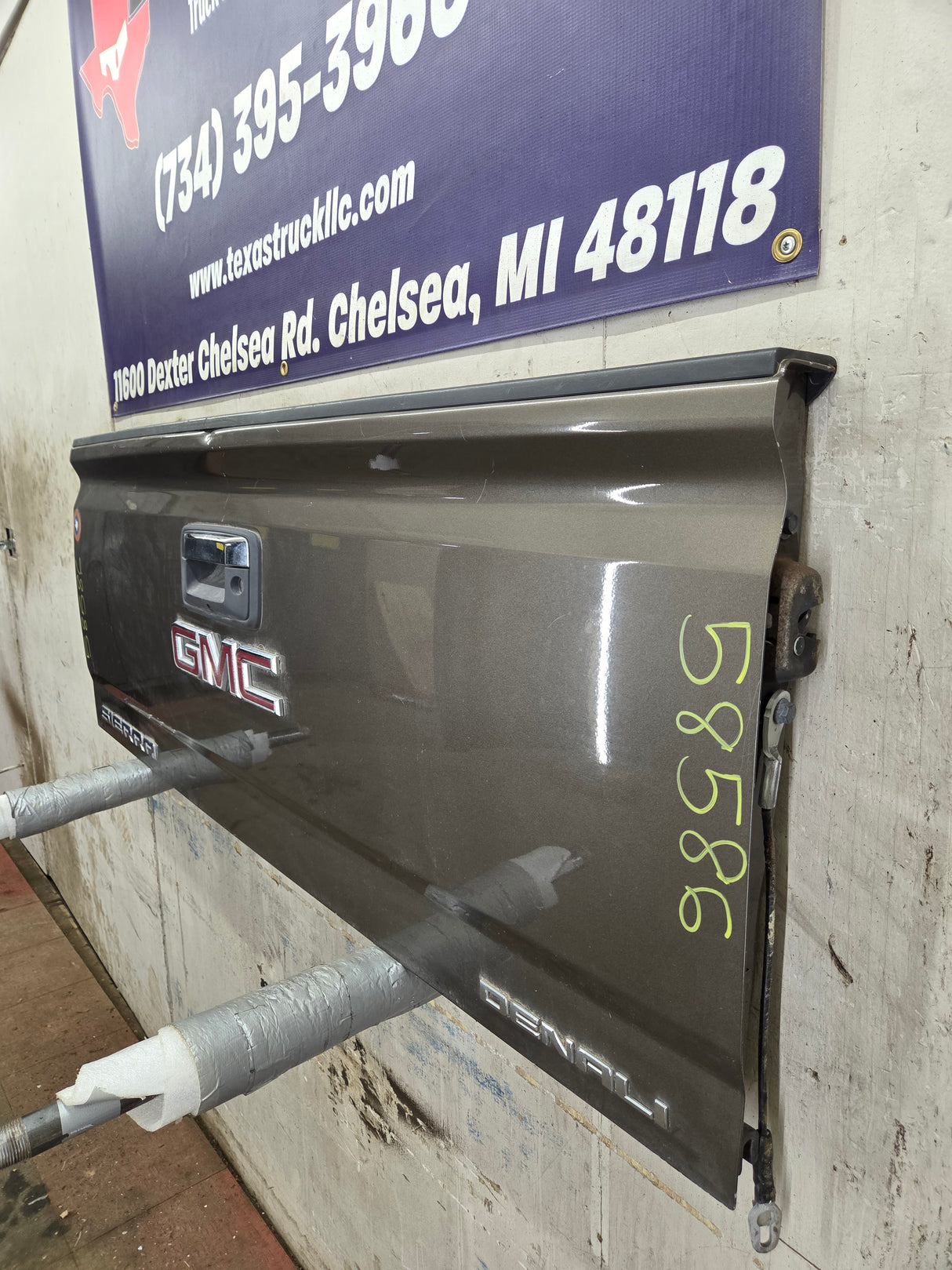 2014-2019 Chevrolet Silverado / GMC Sierra 1500 2500 3500 HD Tailgate