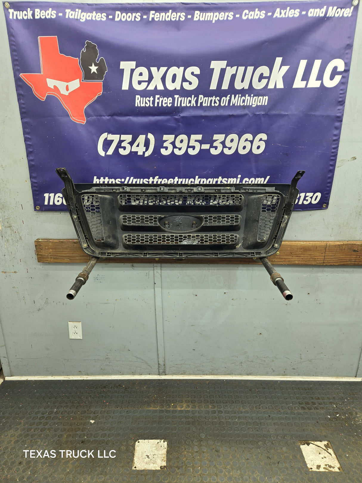 2004-2008 Ford F150 Grill XL - Black *DAMAGE