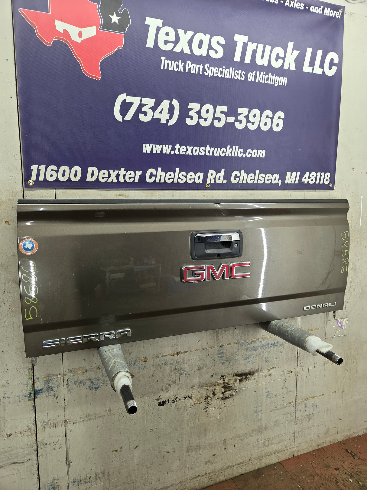 2014-2019 Chevrolet Silverado / GMC Sierra 1500 2500 3500 HD Tailgate