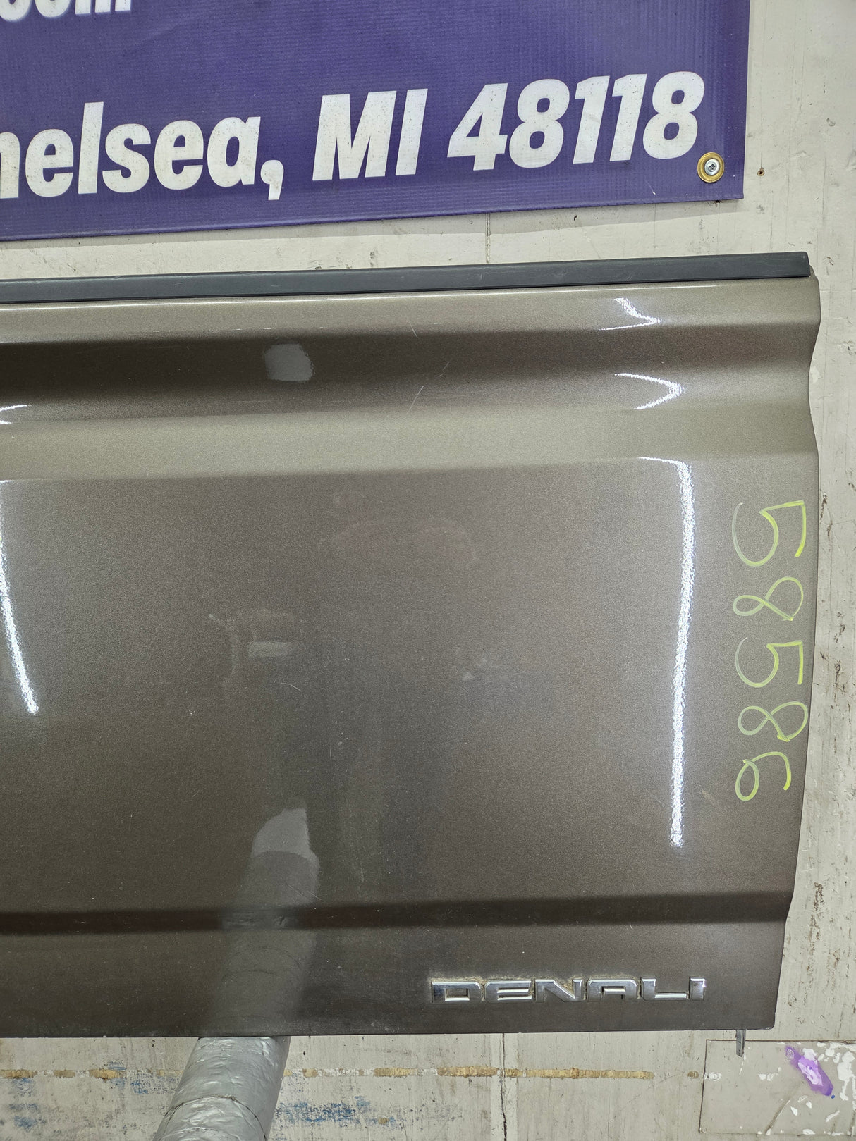 2014-2019 Chevrolet Silverado / GMC Sierra 1500 2500 3500 HD Tailgate