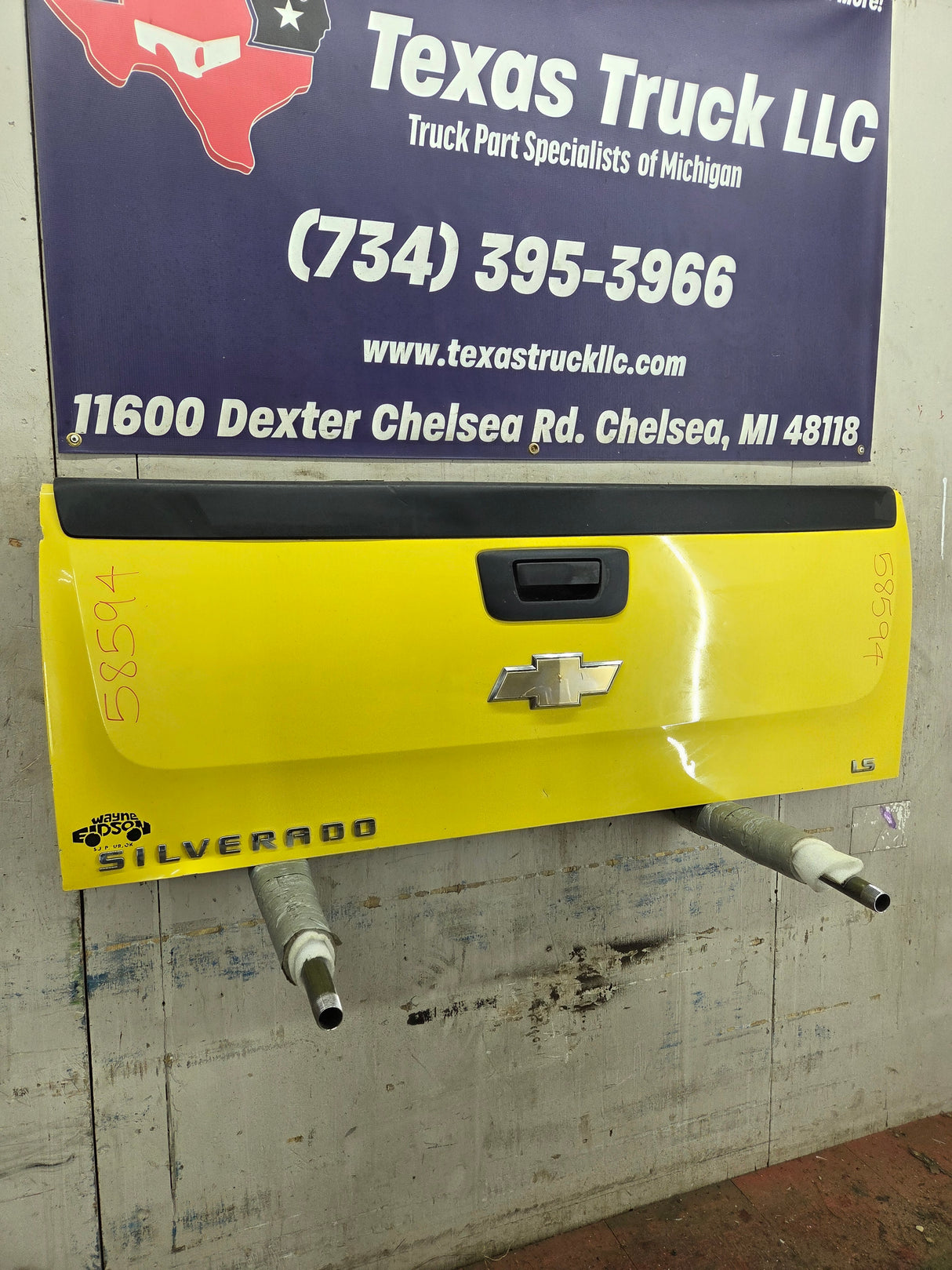 2007-2013 Chevrolet Silverado / GMC Sierra 1500 2500 3500 HD Tailgate