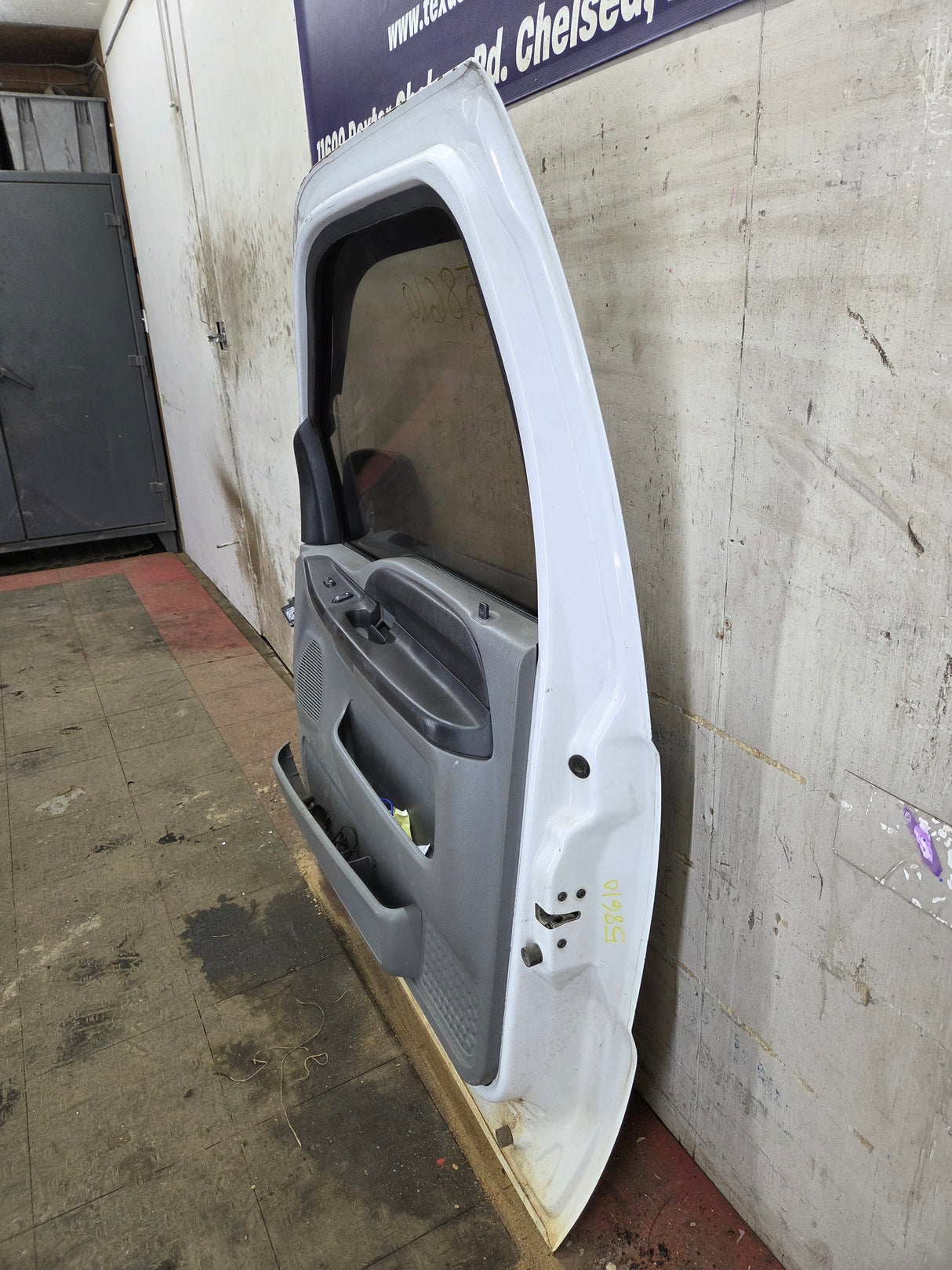 1999-2011 Ford Super Duty / Excursion Front Passenger Side RH Door F250 F350 F450 F550