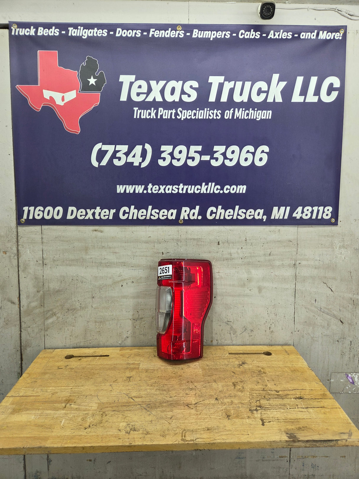 2020-2022 Ford Super Duty F250 F350 F450 F550 RH Passenger Side Tail Light Halogen LC3B-13B504-AD