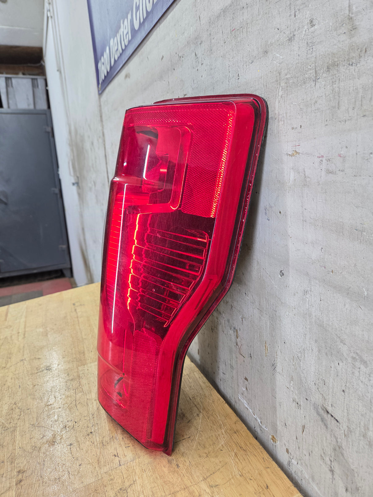 2020-2022 Ford Super Duty F250 F350 F450 F550 RH Passenger Side Tail Light Halogen LC3B-13B504-AD