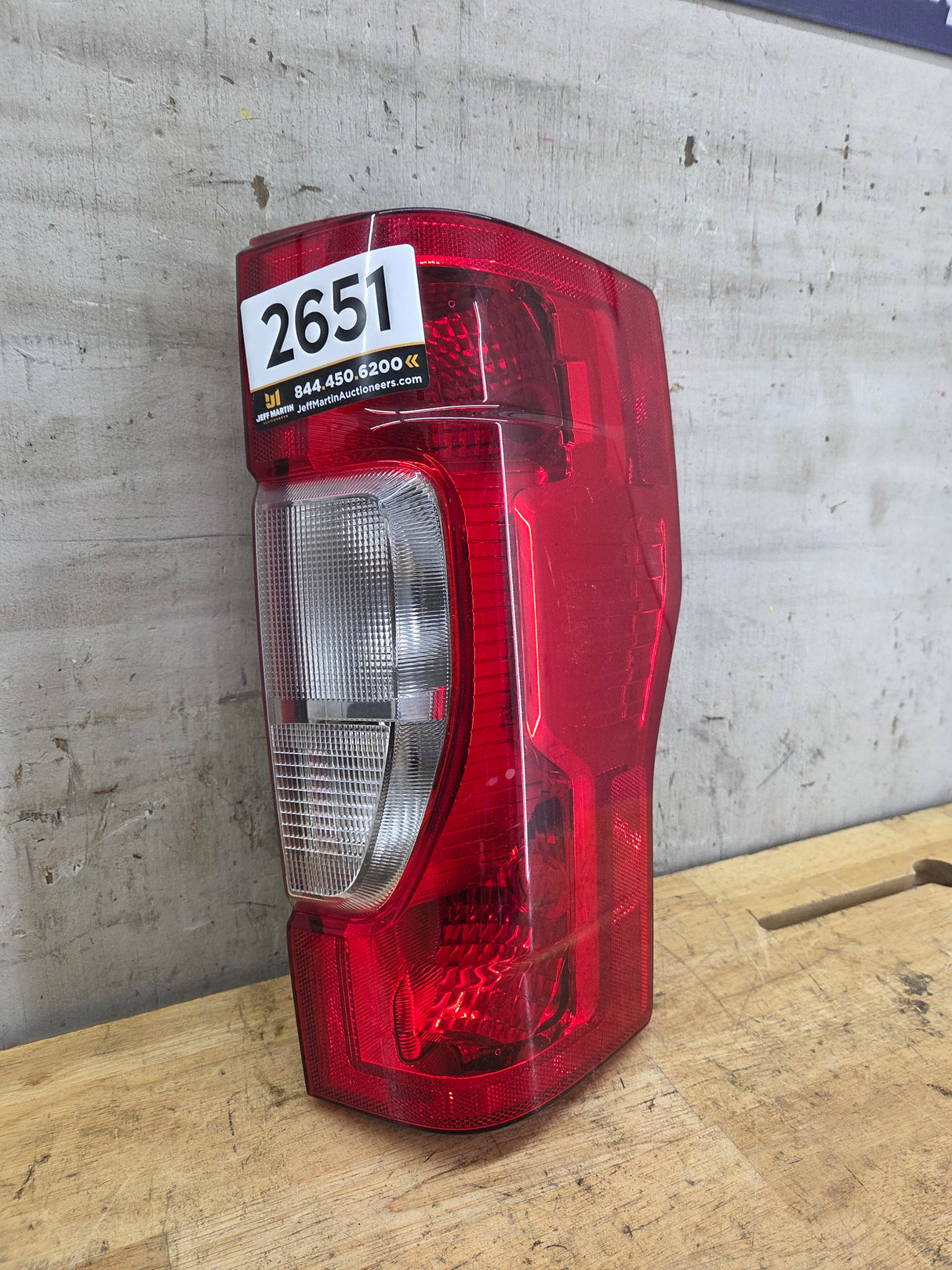 2020-2022 Ford Super Duty F250 F350 F450 F550 RH Passenger Side Tail Light Halogen LC3B-13B504-AD