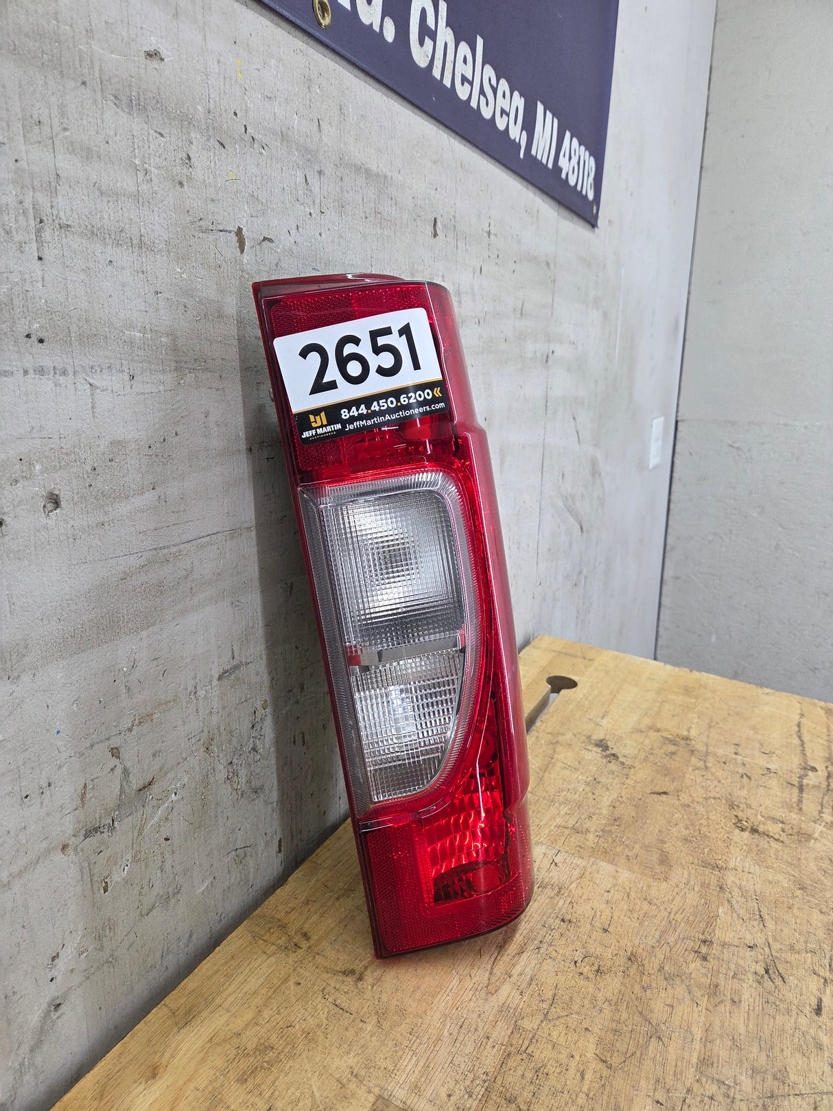 2020-2022 Ford Super Duty F250 F350 F450 F550 RH Passenger Side Tail Light Halogen LC3B-13B504-AD