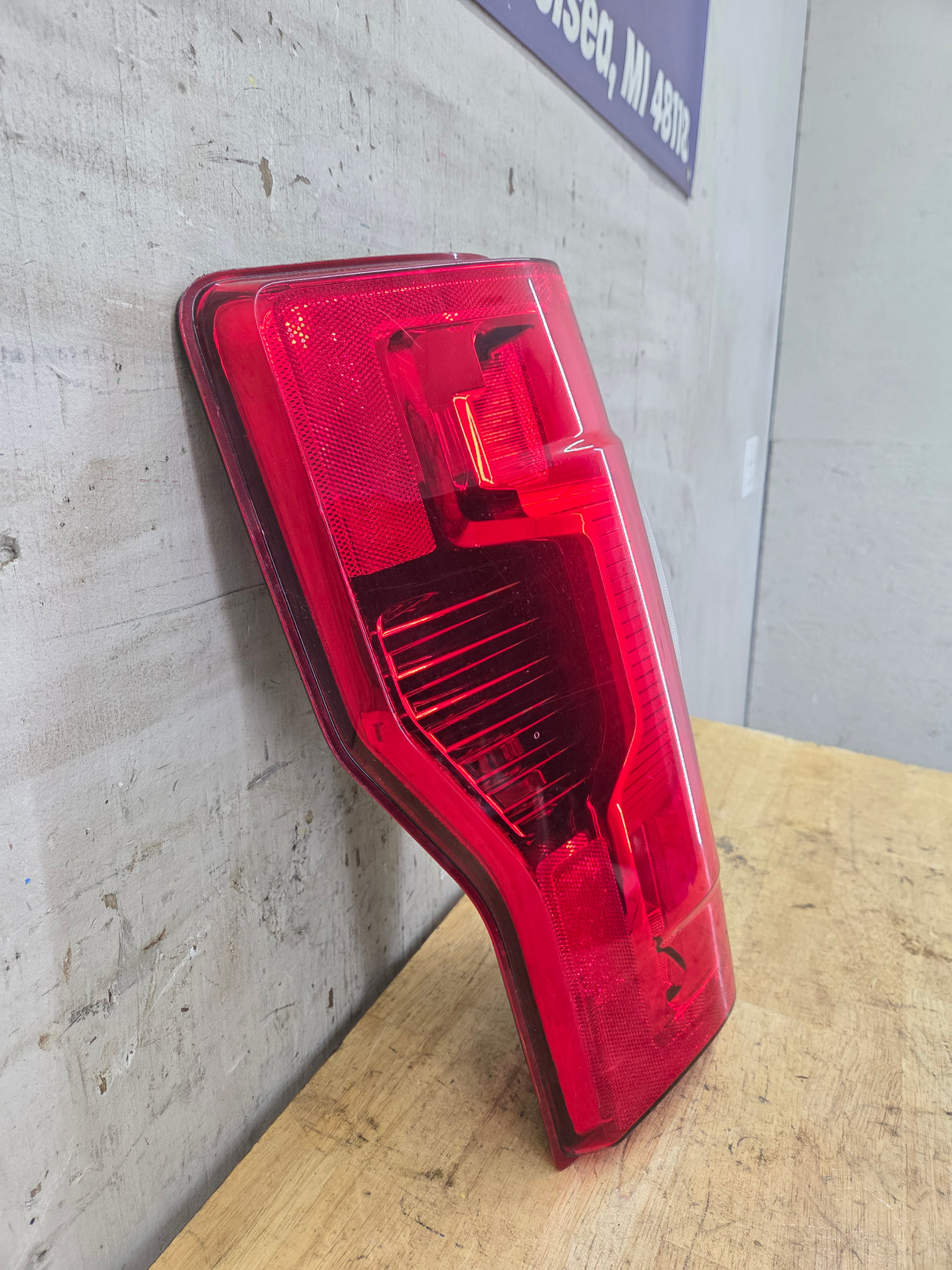 2020-2022 Ford Super Duty F250 F350 F450 F550 LH Driver Side Tail Light Halogen LC3B-13B505-AD