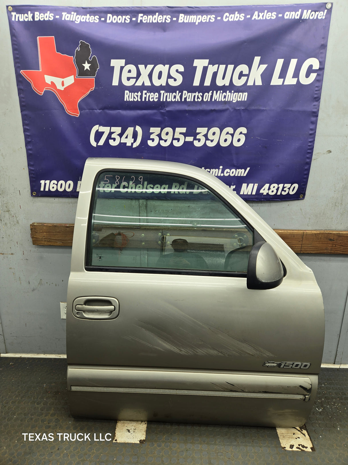 1999-2006 Chevrolet Silverado / GMC Sierra 1500 2500 3500 HD Front Passenger Side Door RH