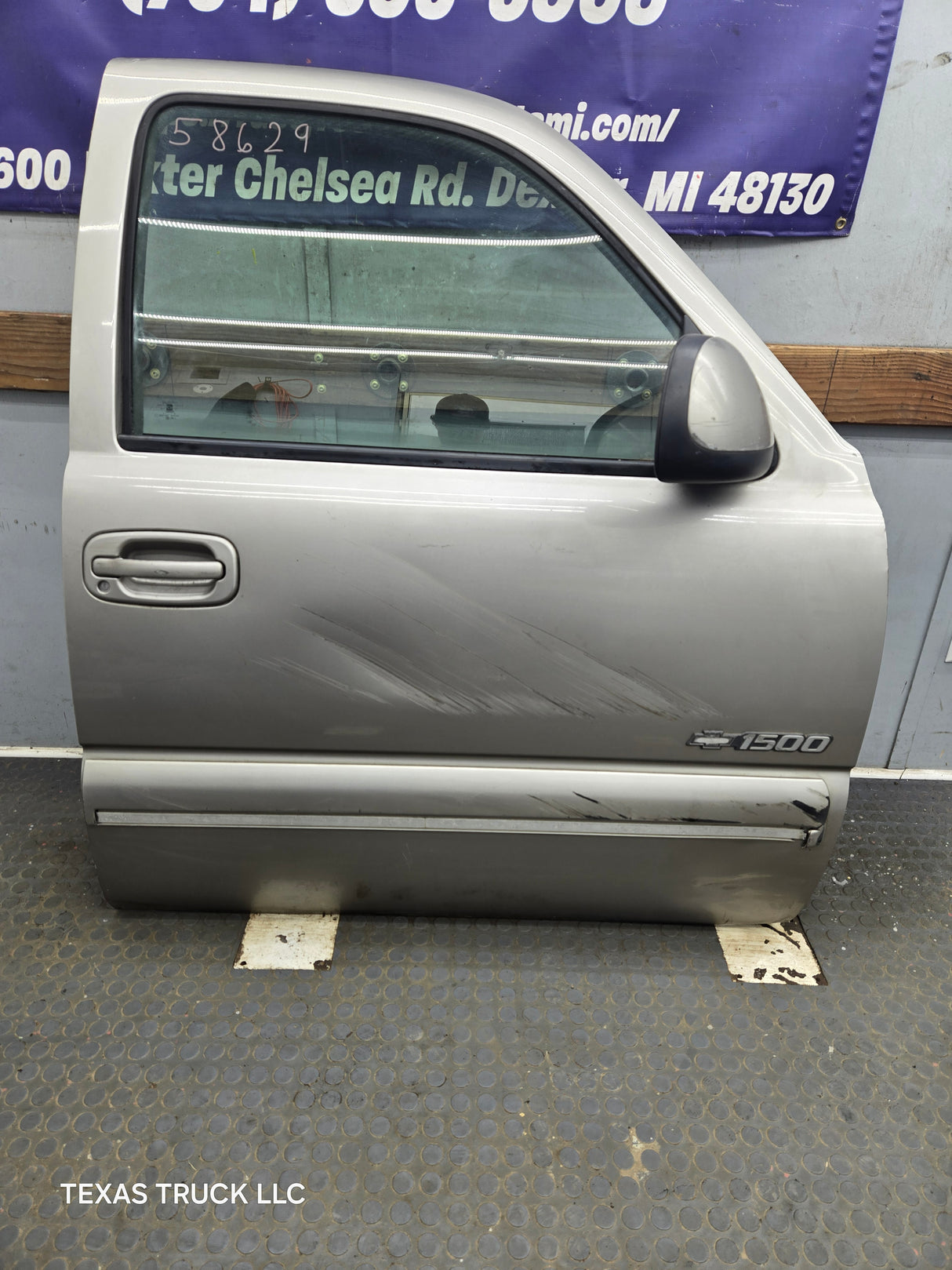 1999-2006 Chevrolet Silverado / GMC Sierra 1500 2500 3500 HD Front Passenger Side Door RH
