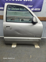 1999-2006 Chevrolet Silverado / GMC Sierra 1500 2500 3500 HD Front Passenger Side Door RH