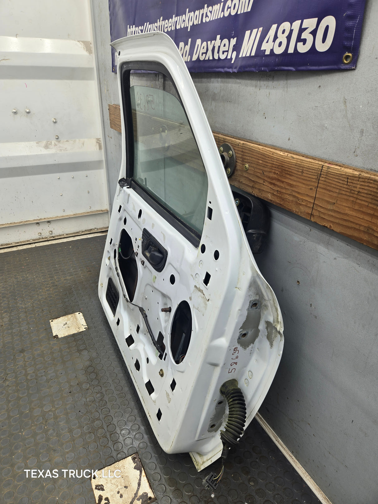2003-2005 Ford Ranger Driver Side Front Left Hand Door
