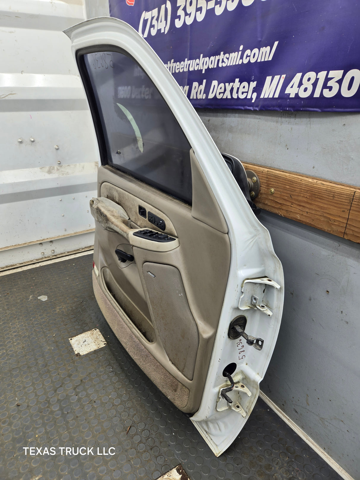 1999-2006 Chevrolet Silverado / GMC Sierra 1500 2500 3500 HD Front Driver Side Door LH