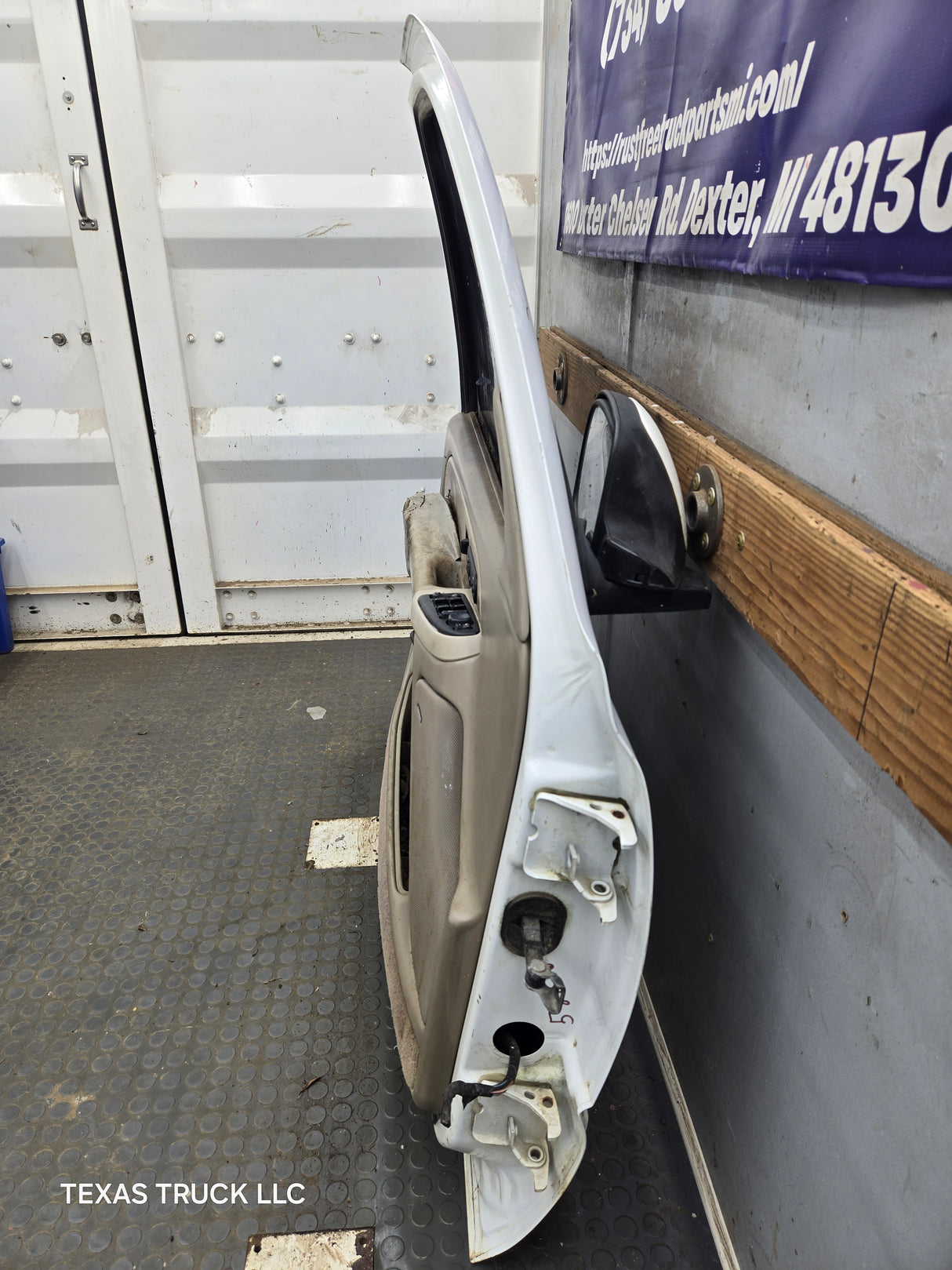 1999-2006 Chevrolet Silverado / GMC Sierra 1500 2500 3500 HD Front Driver Side Door LH