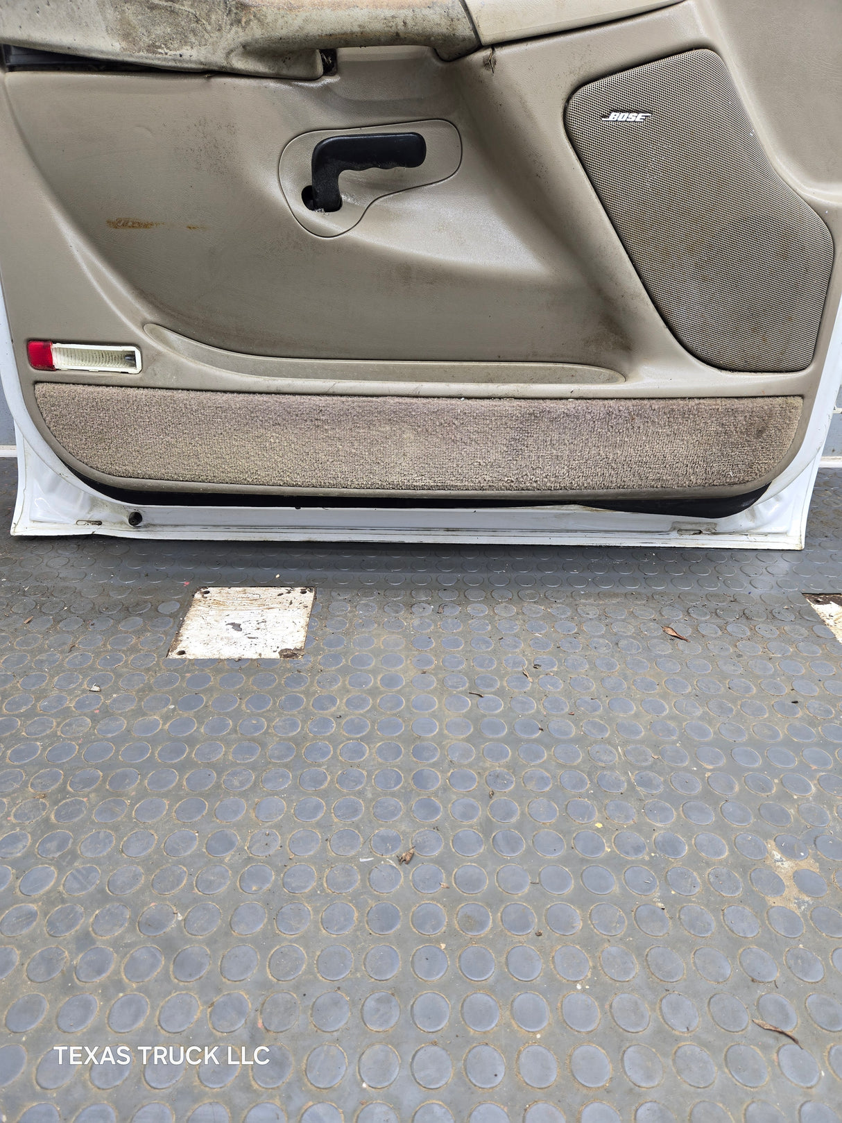 1999-2006 Chevrolet Silverado / GMC Sierra 1500 2500 3500 HD Front Driver Side Door LH