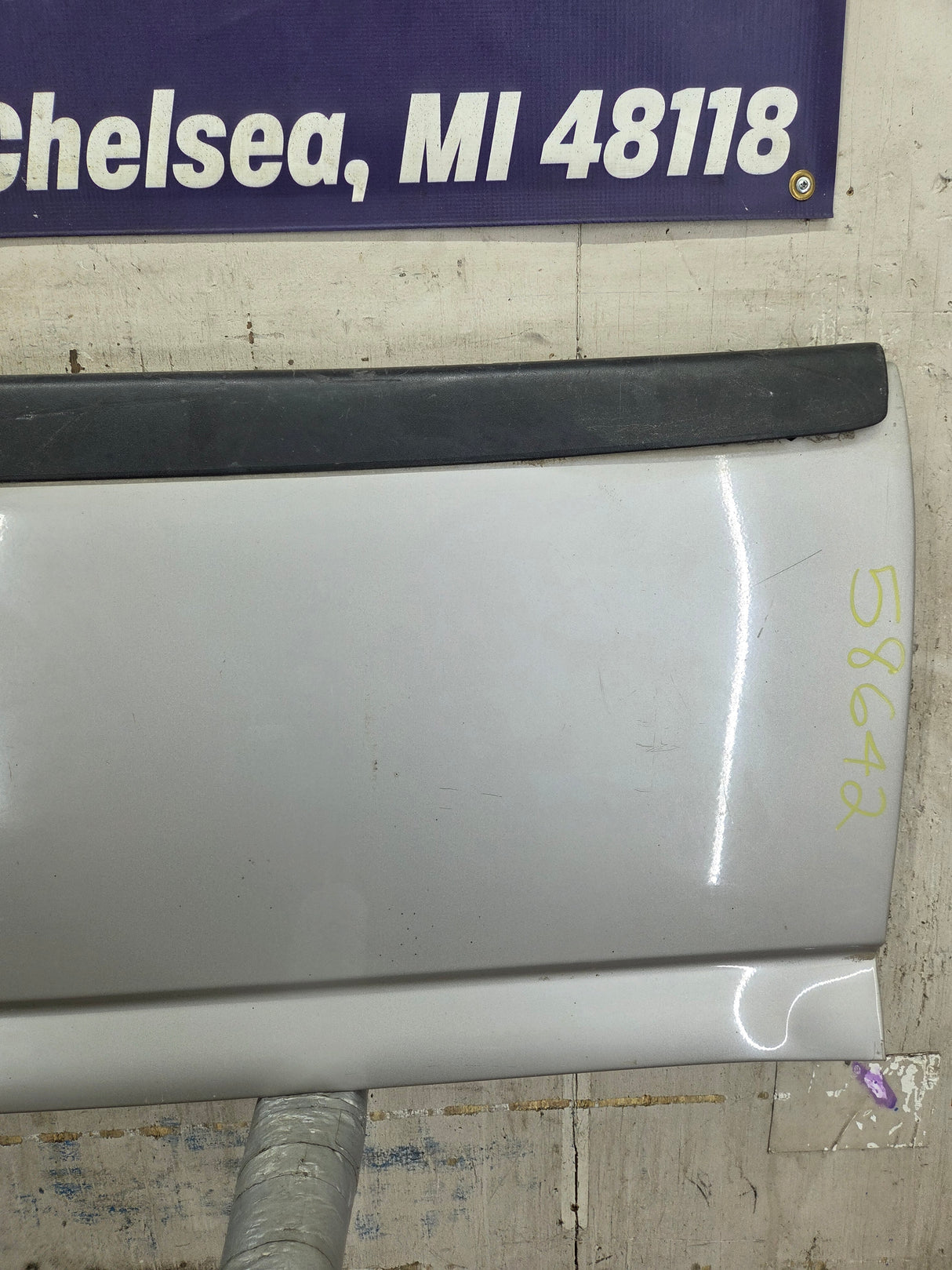 1999-2007 Chevrolet Silverado / GMC Sierra 1500 2500 3500 HD Tailgate