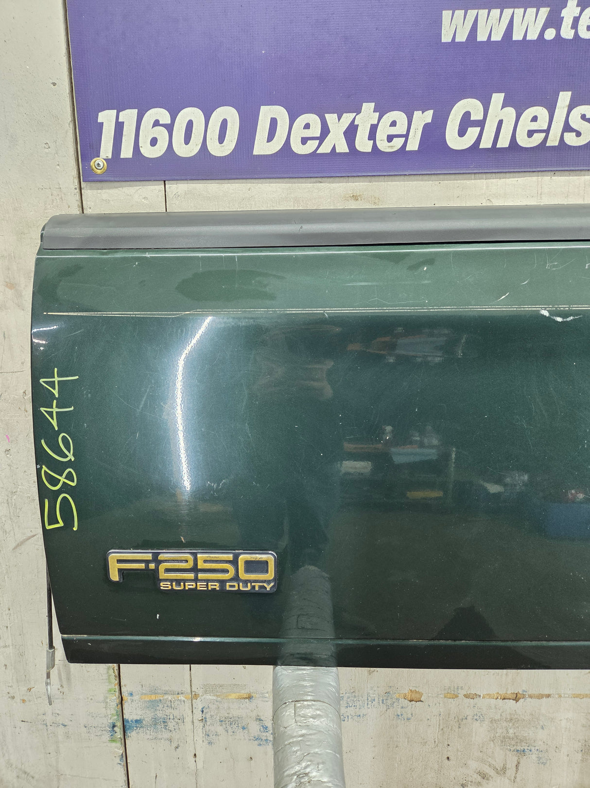 1997-2003 F150 / 1999-2007 Ford F250 F350 F450 F550 Super Duty Tailgate