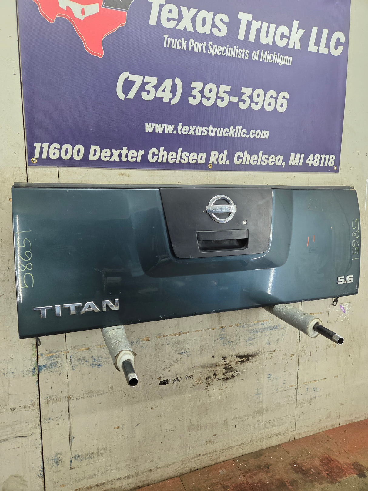 2004-2012 Nissan Titan Tailgate