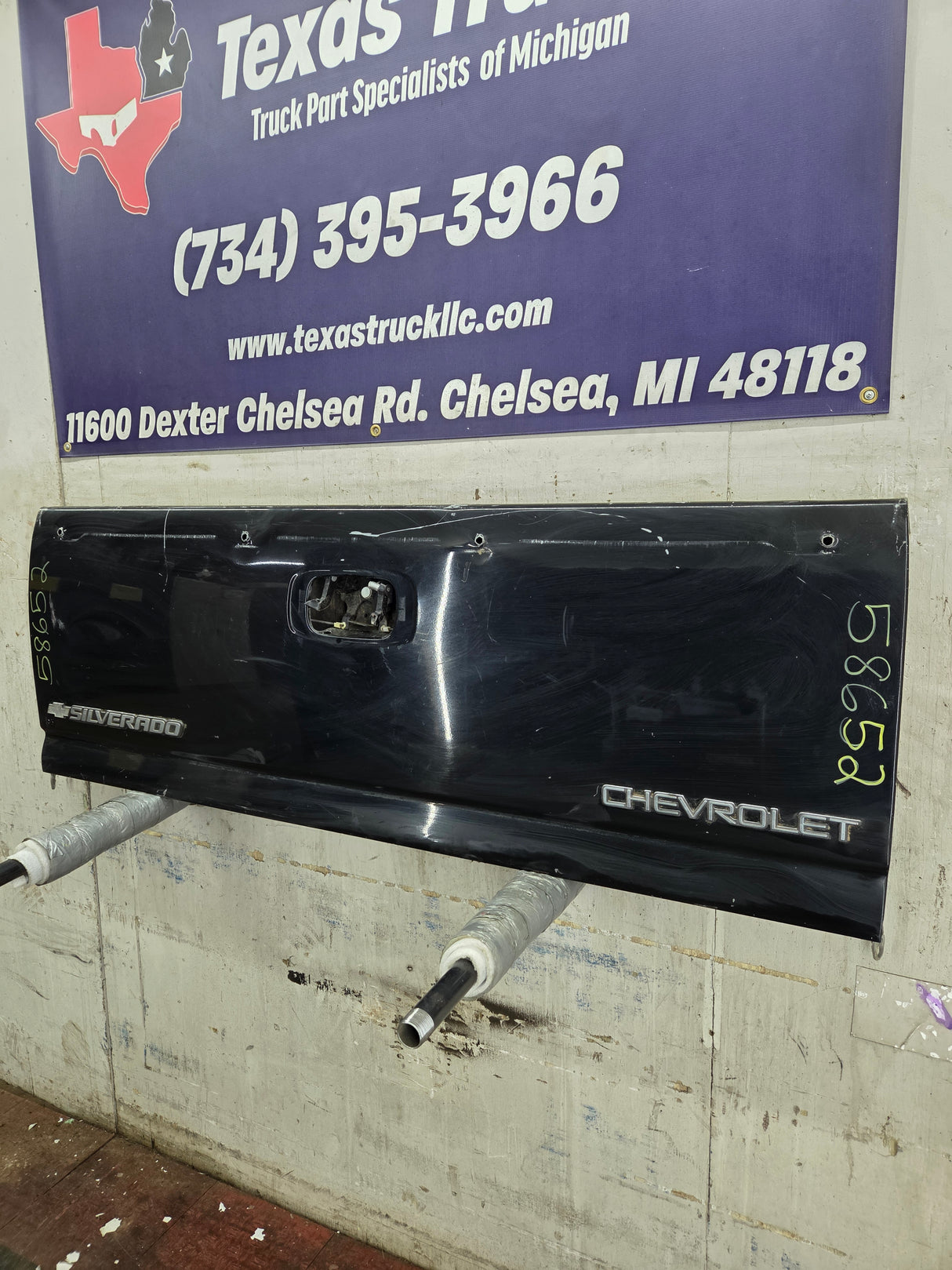 1999-2007 Chevrolet Silverado / GMC Sierra 1500 2500 3500 HD Tailgate