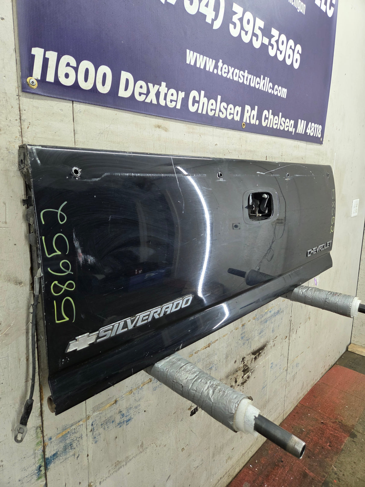 1999-2007 Chevrolet Silverado / GMC Sierra 1500 2500 3500 HD Tailgate