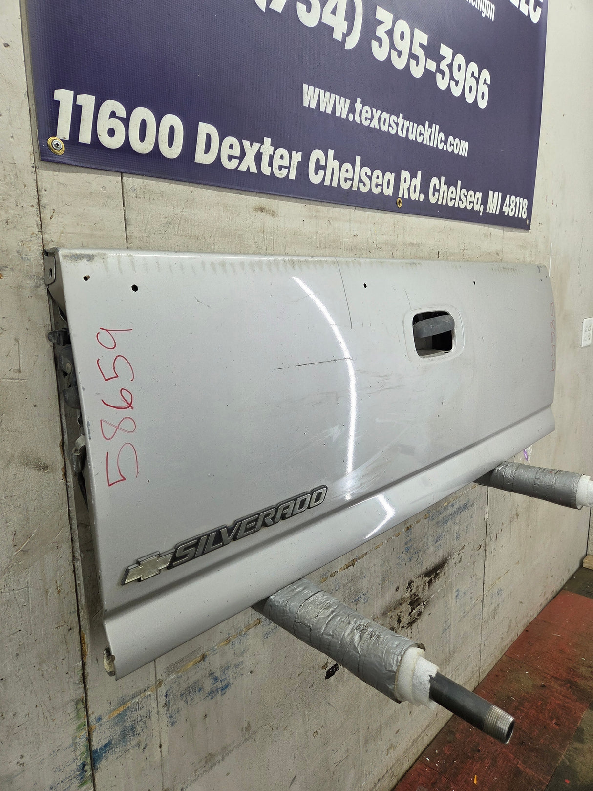 1999-2007 Chevrolet Silverado / GMC Sierra 1500 2500 3500 HD Tailgate