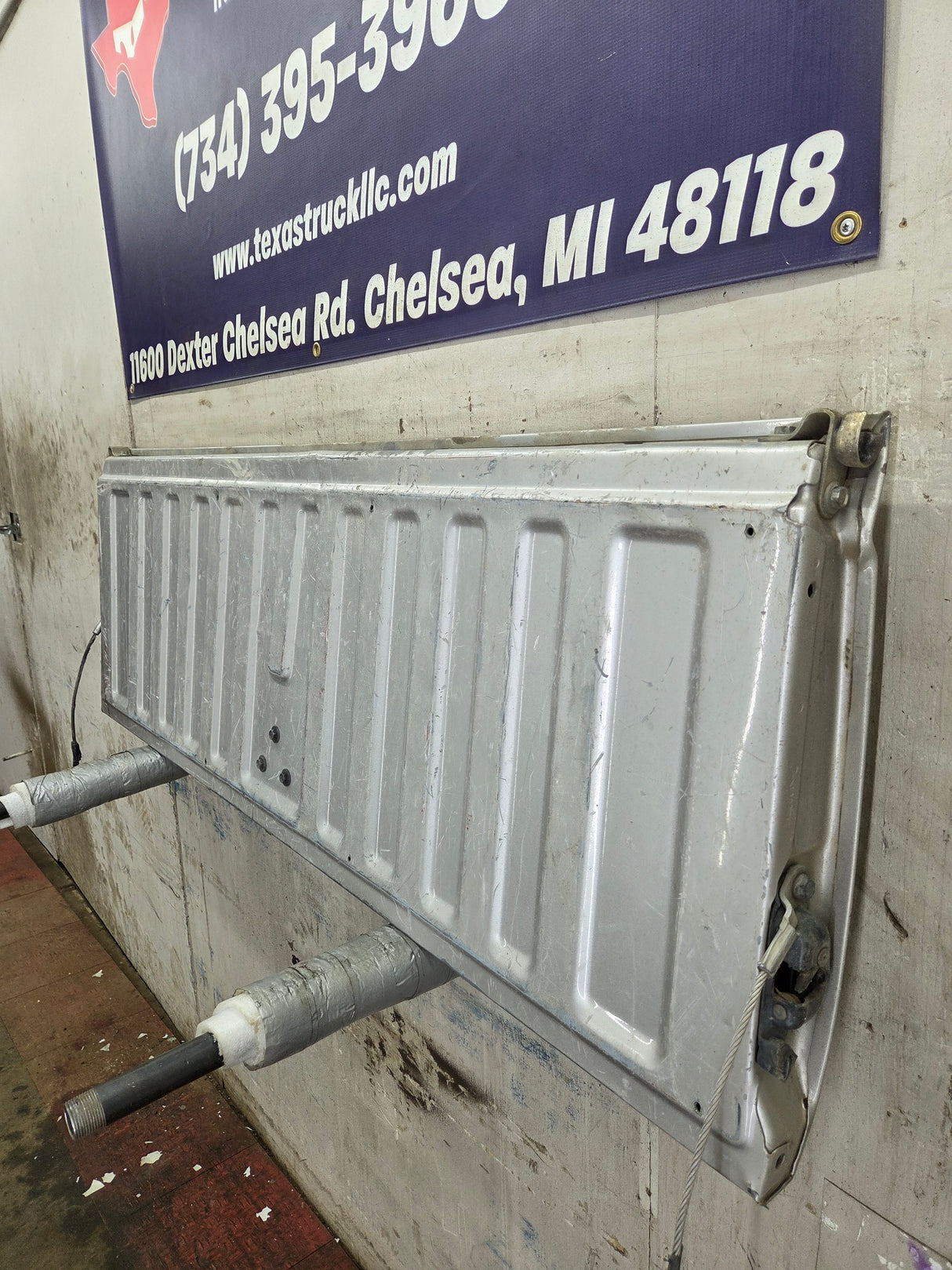 1999-2007 Chevrolet Silverado / GMC Sierra 1500 2500 3500 HD Tailgate