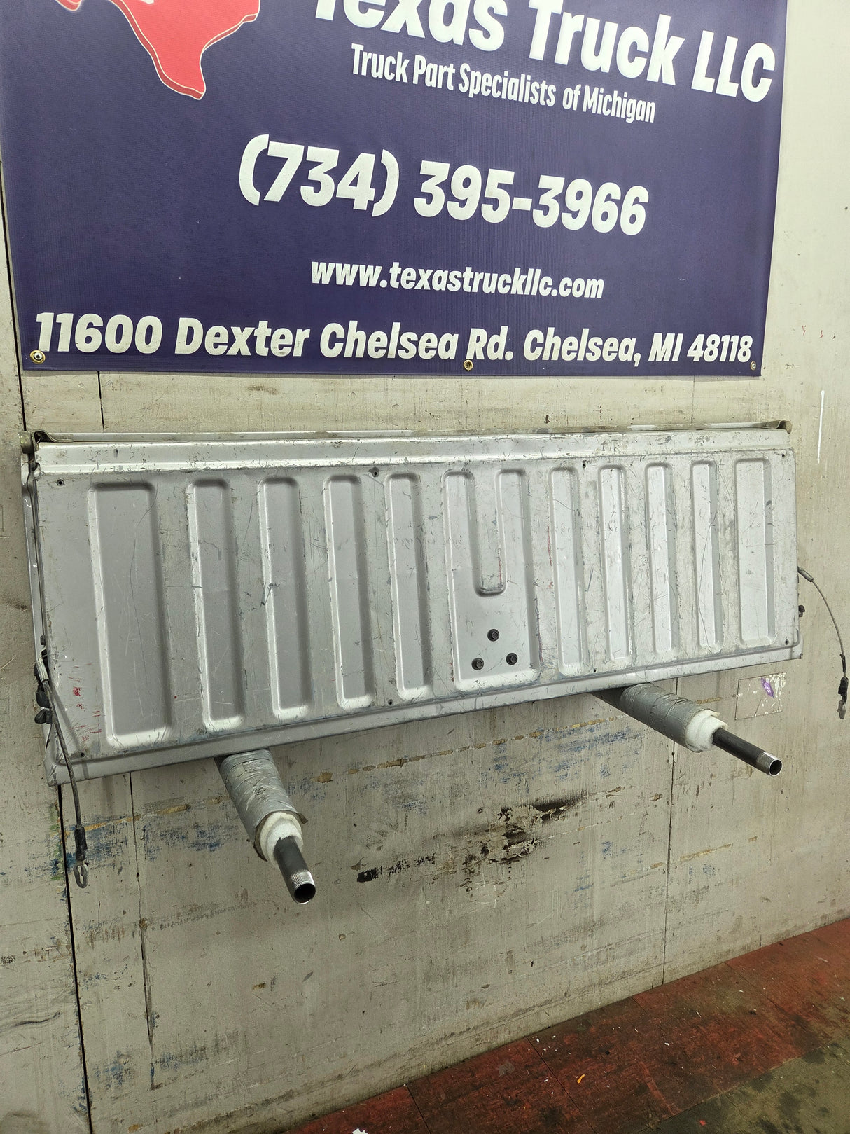 1999-2007 Chevrolet Silverado / GMC Sierra 1500 2500 3500 HD Tailgate