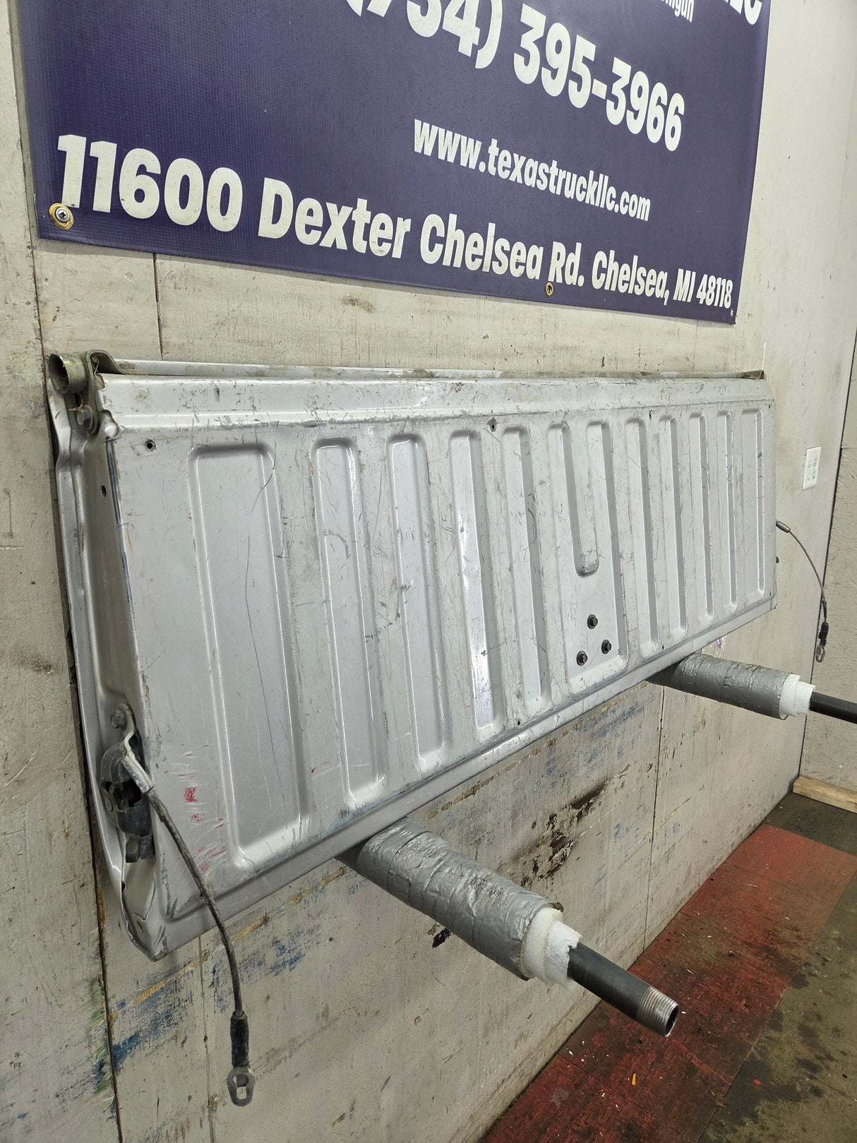 1999-2007 Chevrolet Silverado / GMC Sierra 1500 2500 3500 HD Tailgate