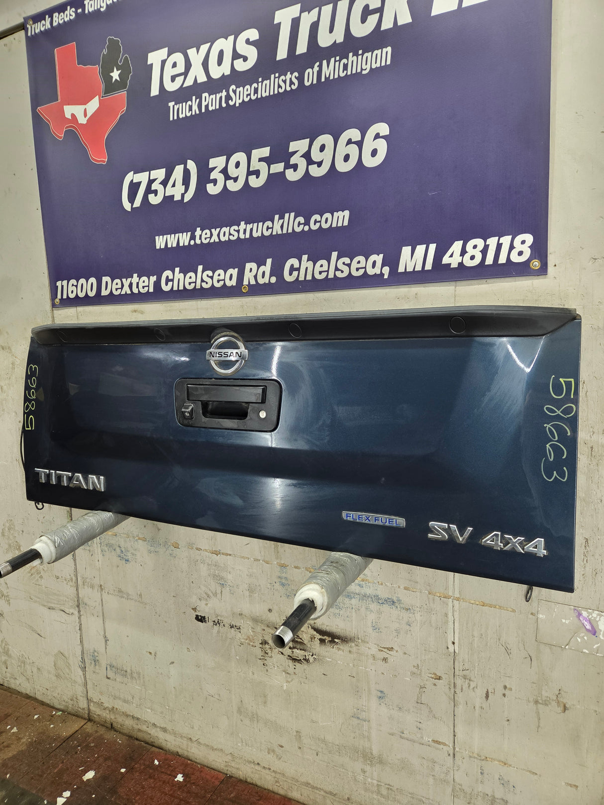 2013-2015 Nissan Titan Tailgate