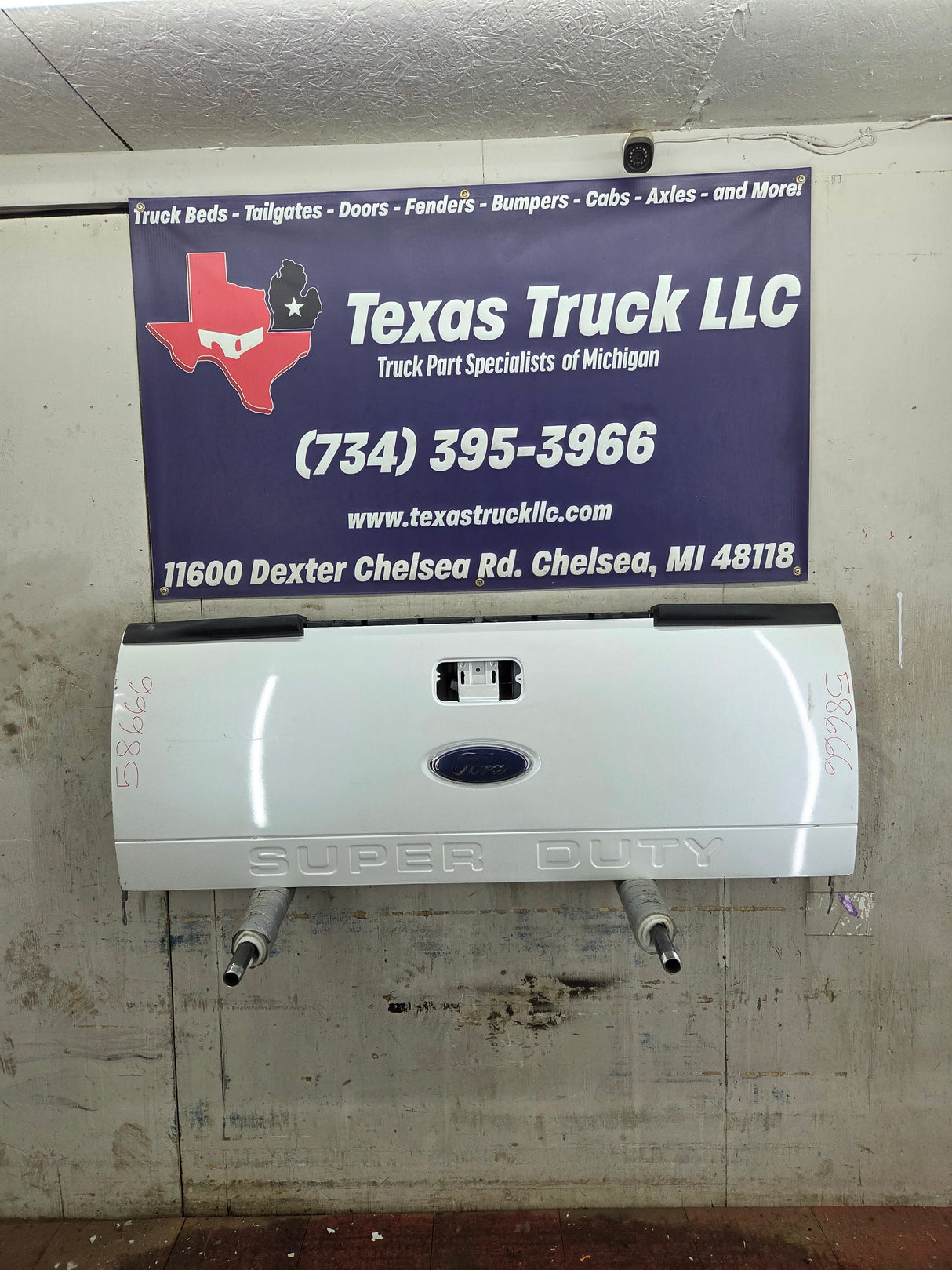 2008-2016 Ford Super Duty Tailgate with step F250 F350 F450 F550 - Pearl White
