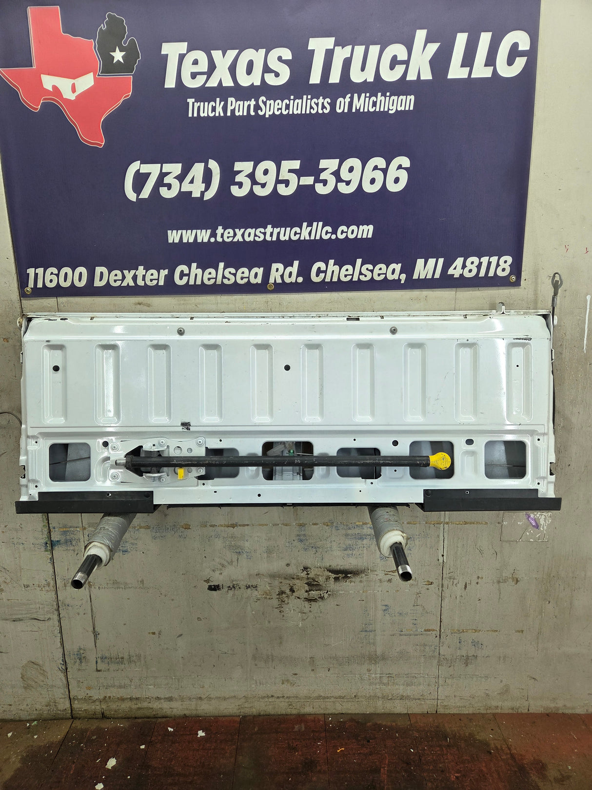 2008-2016 Ford Super Duty Tailgate with step F250 F350 F450 F550 - Pearl White
