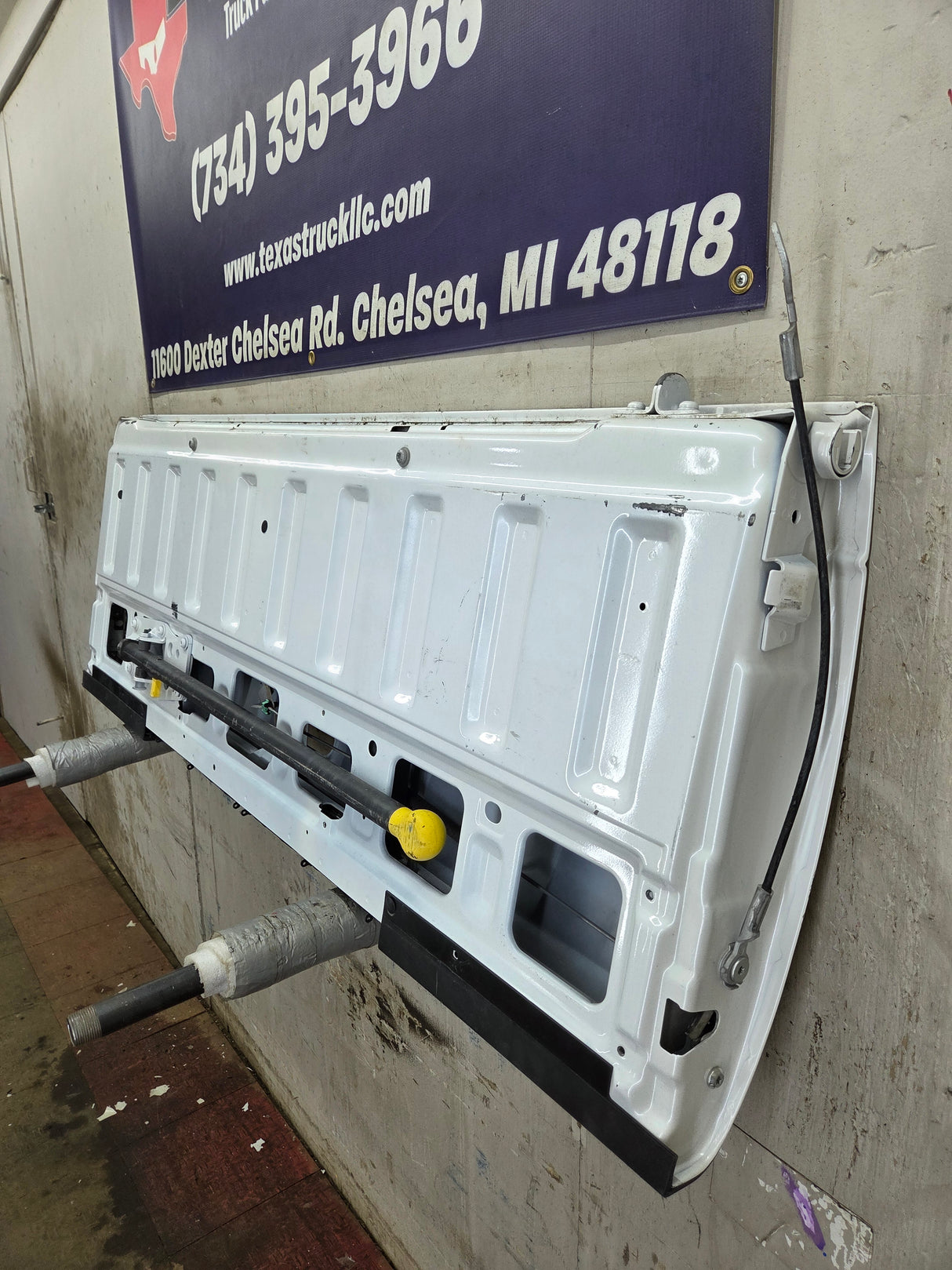 2008-2016 Ford Super Duty Tailgate with step F250 F350 F450 F550 - Pearl White