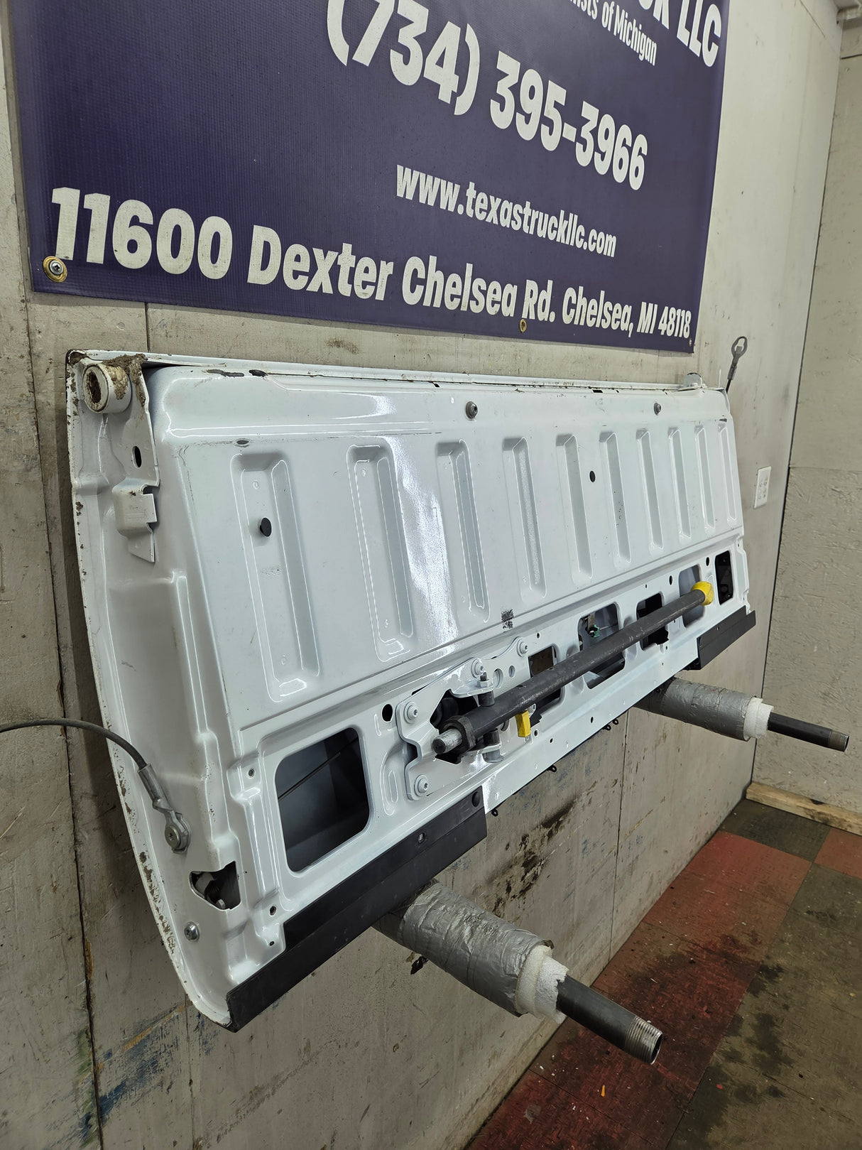 2008-2016 Ford Super Duty Tailgate with step F250 F350 F450 F550 - Pearl White