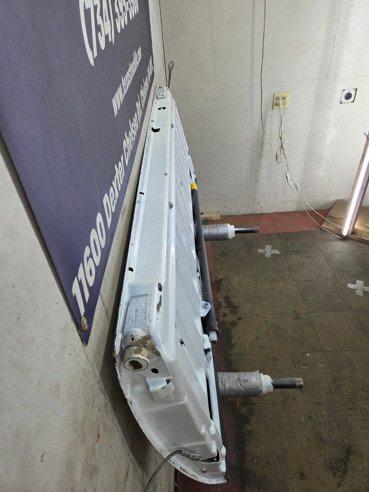 2008-2016 Ford Super Duty Tailgate with step F250 F350 F450 F550 - Pearl White